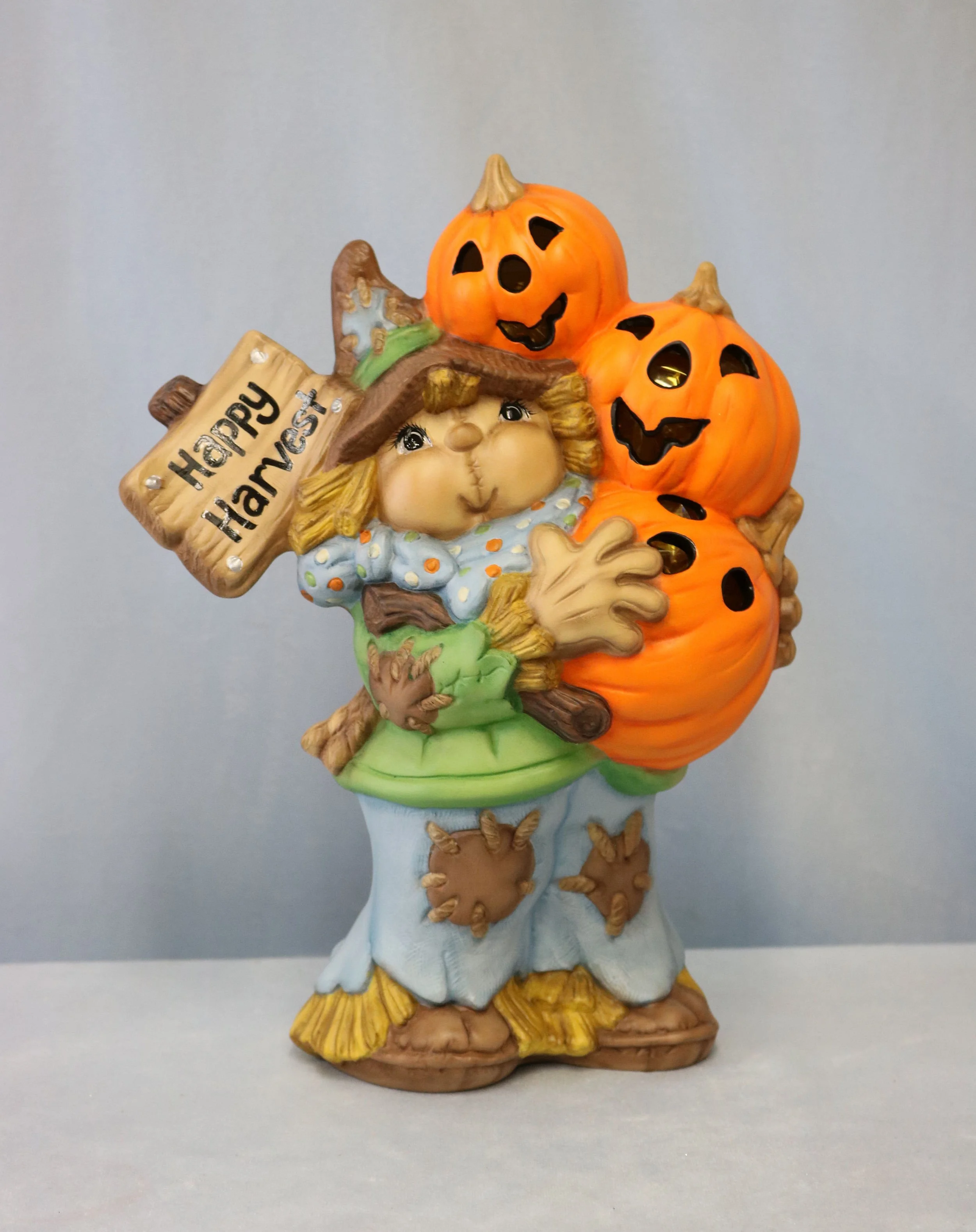 Scarecrow holding Pumpkins 9.jpg