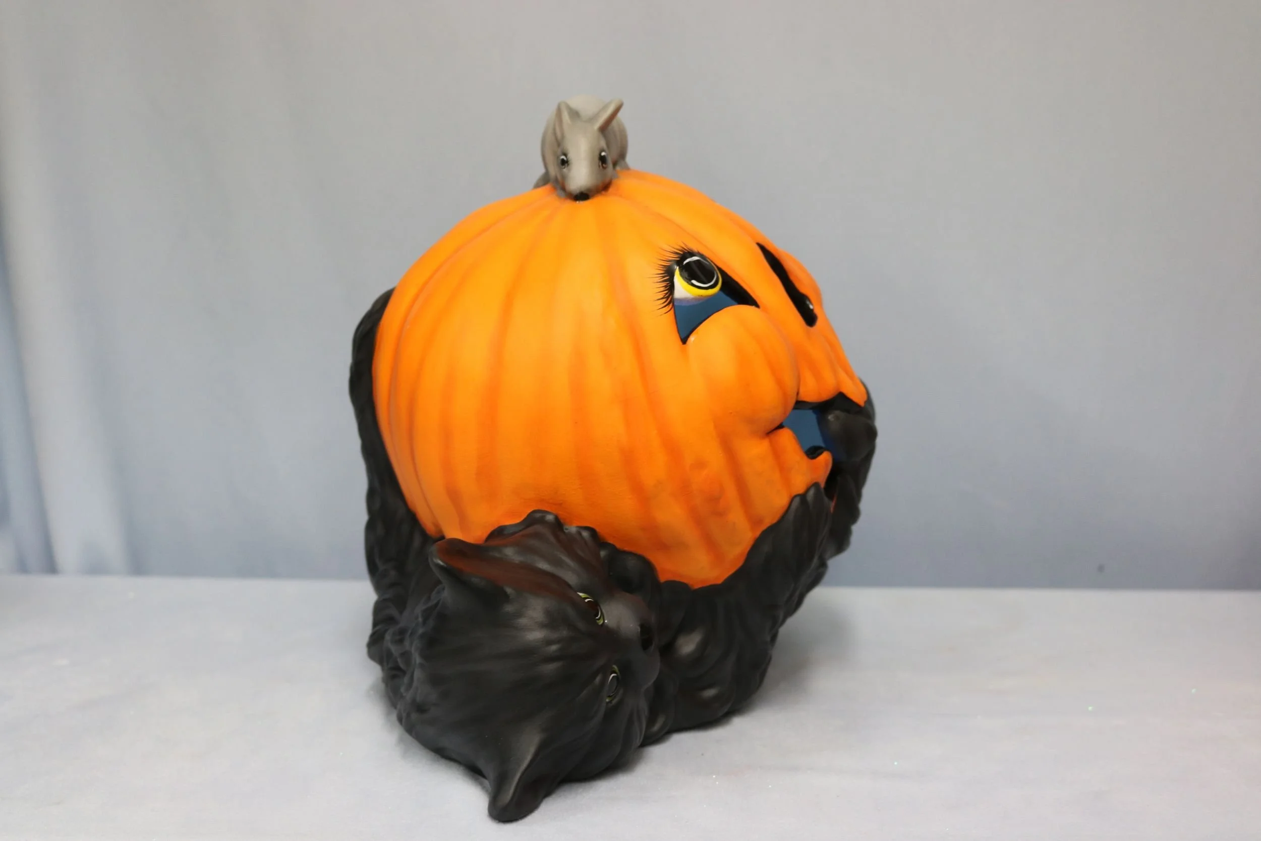 cat with Jack O lantern on back 14.jpg