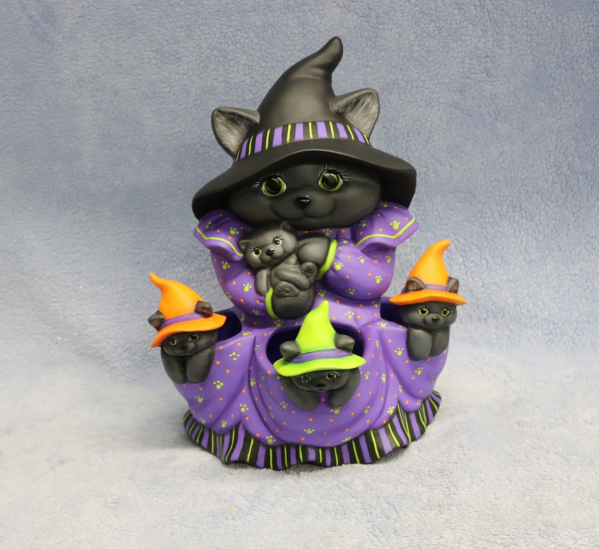 Momma cat 2.jpg