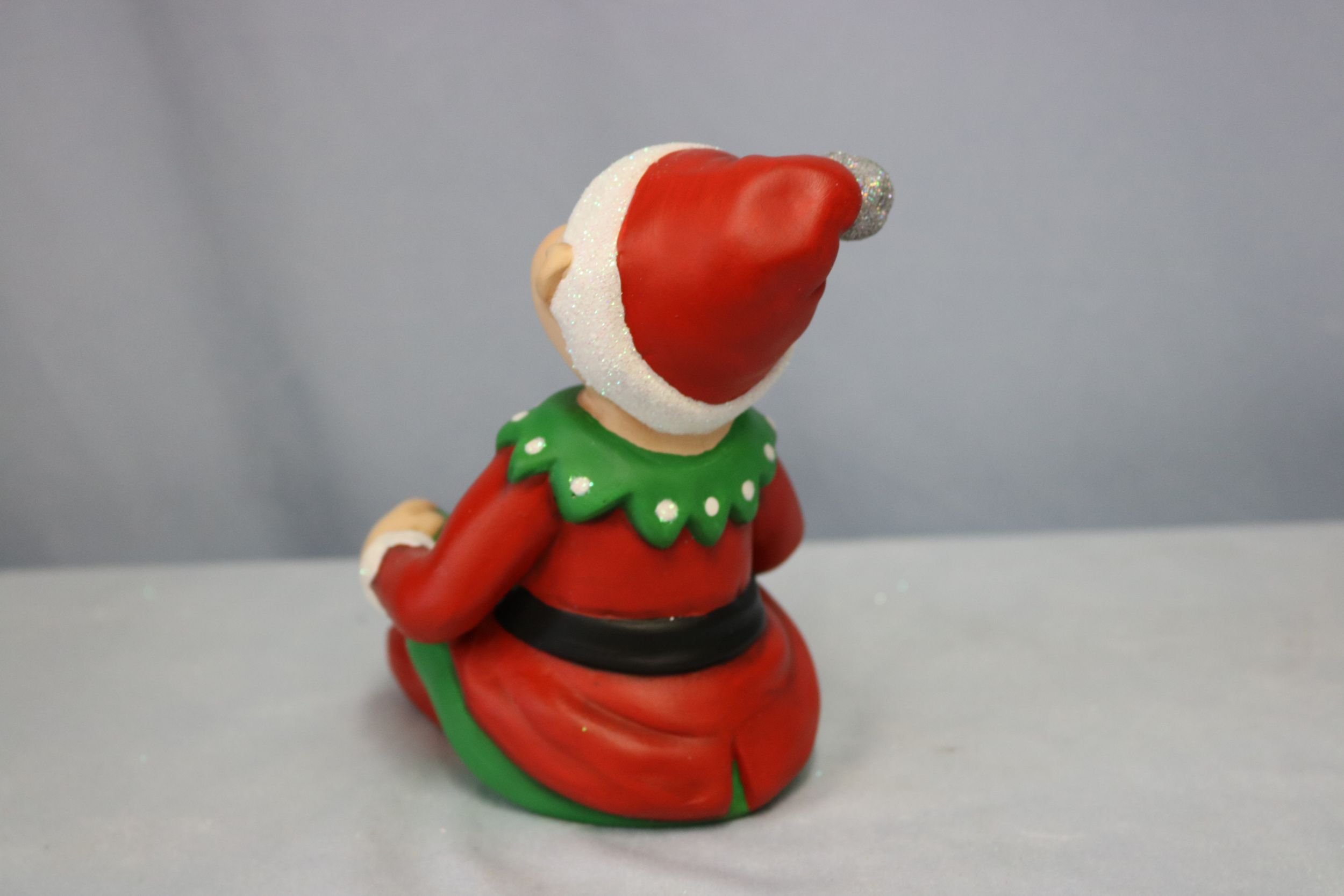 Elf Sitting 11.jpg