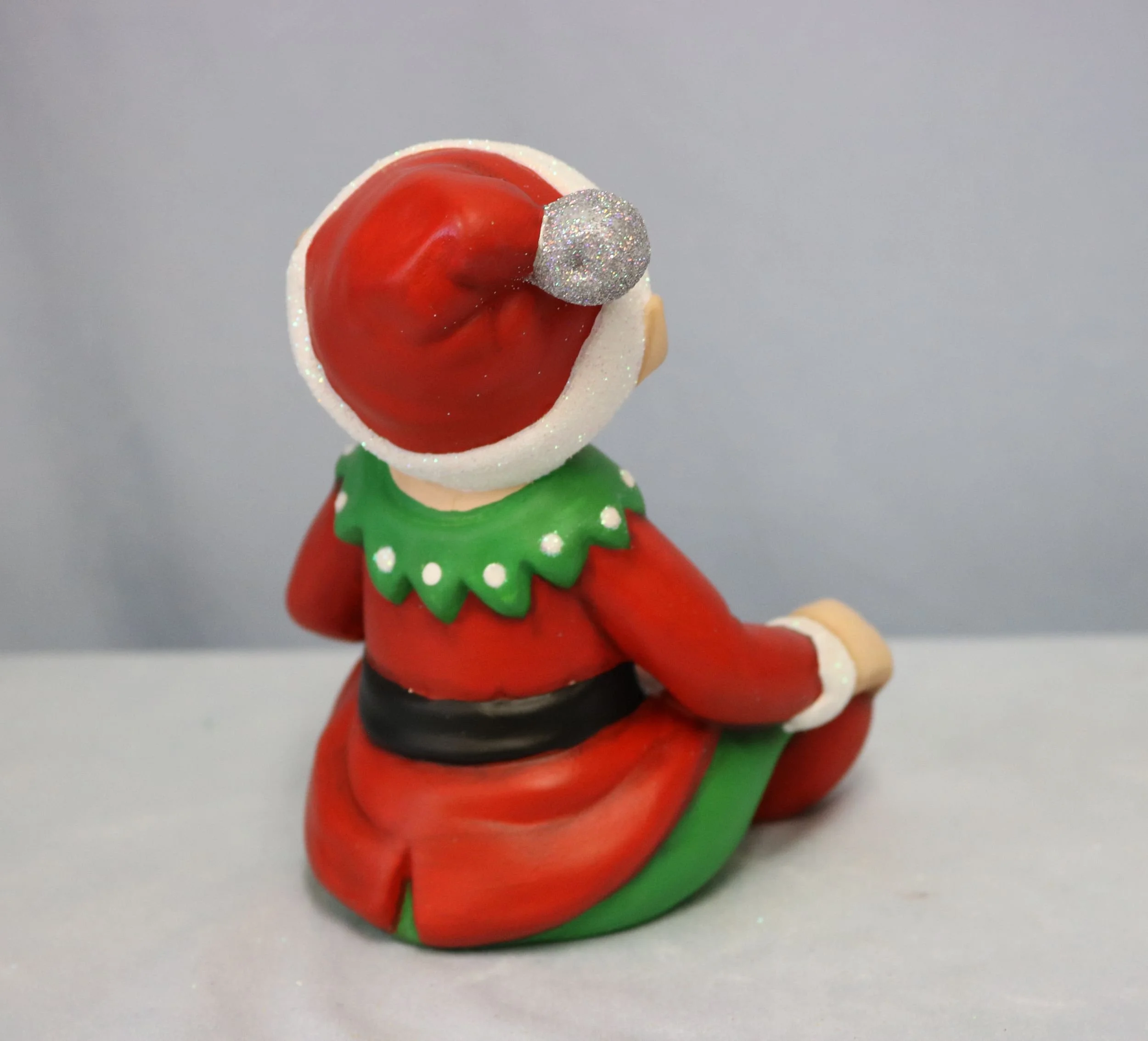 Elf Sitting 12.jpg