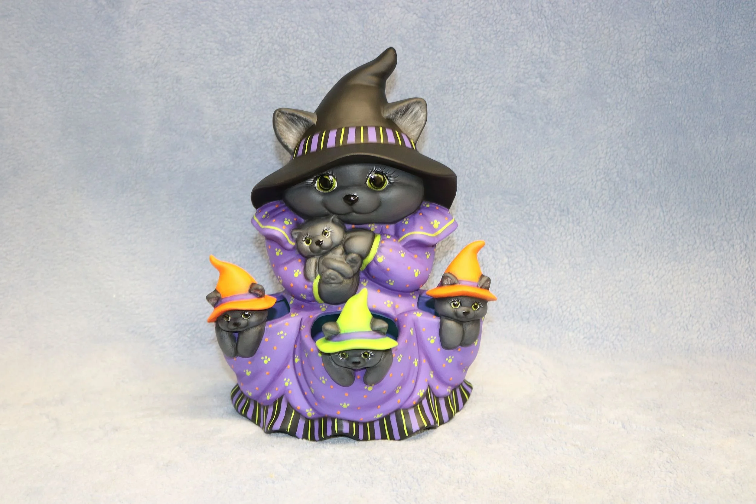 Momma cat 6.jpg