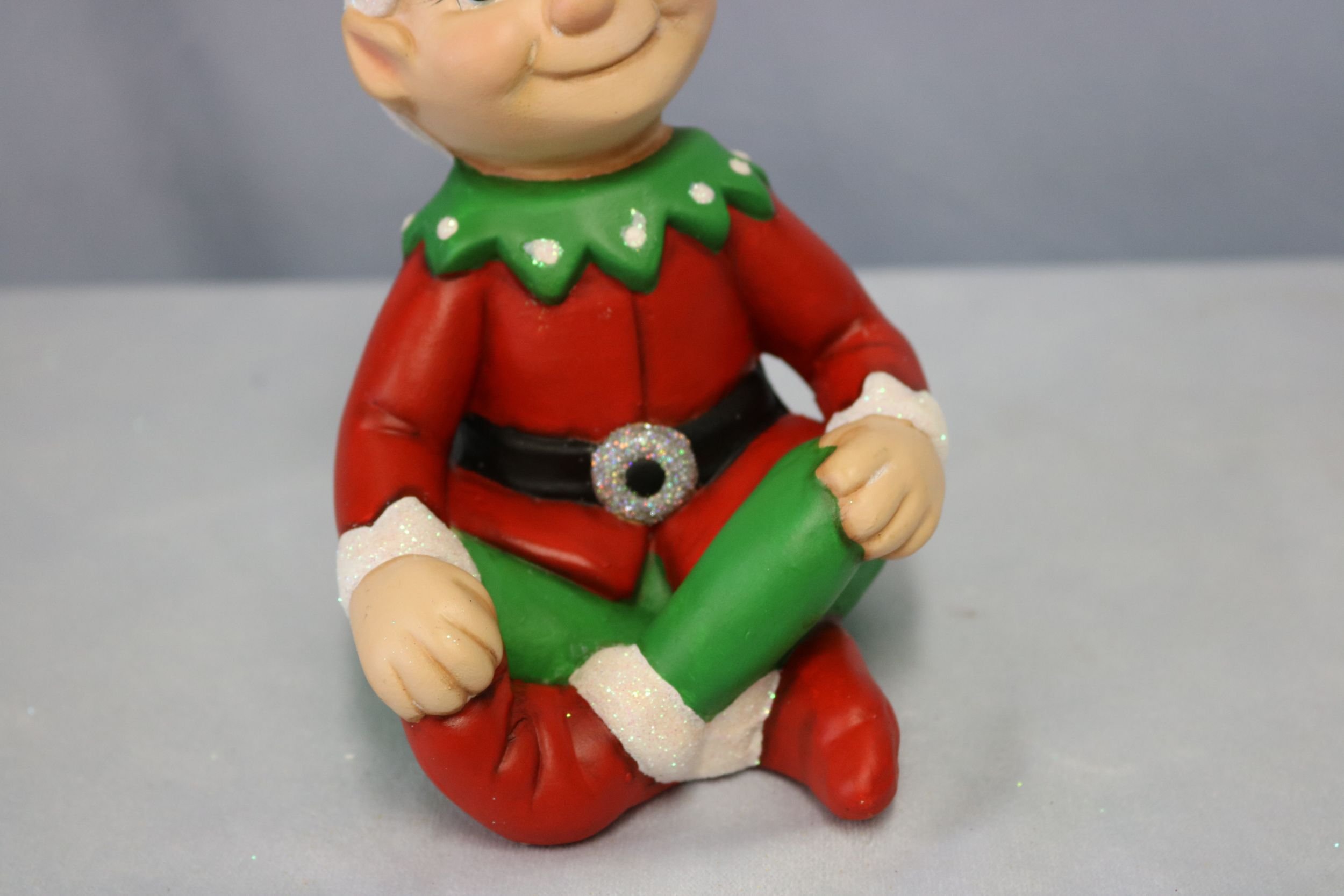 Elf Sitting 9.jpg