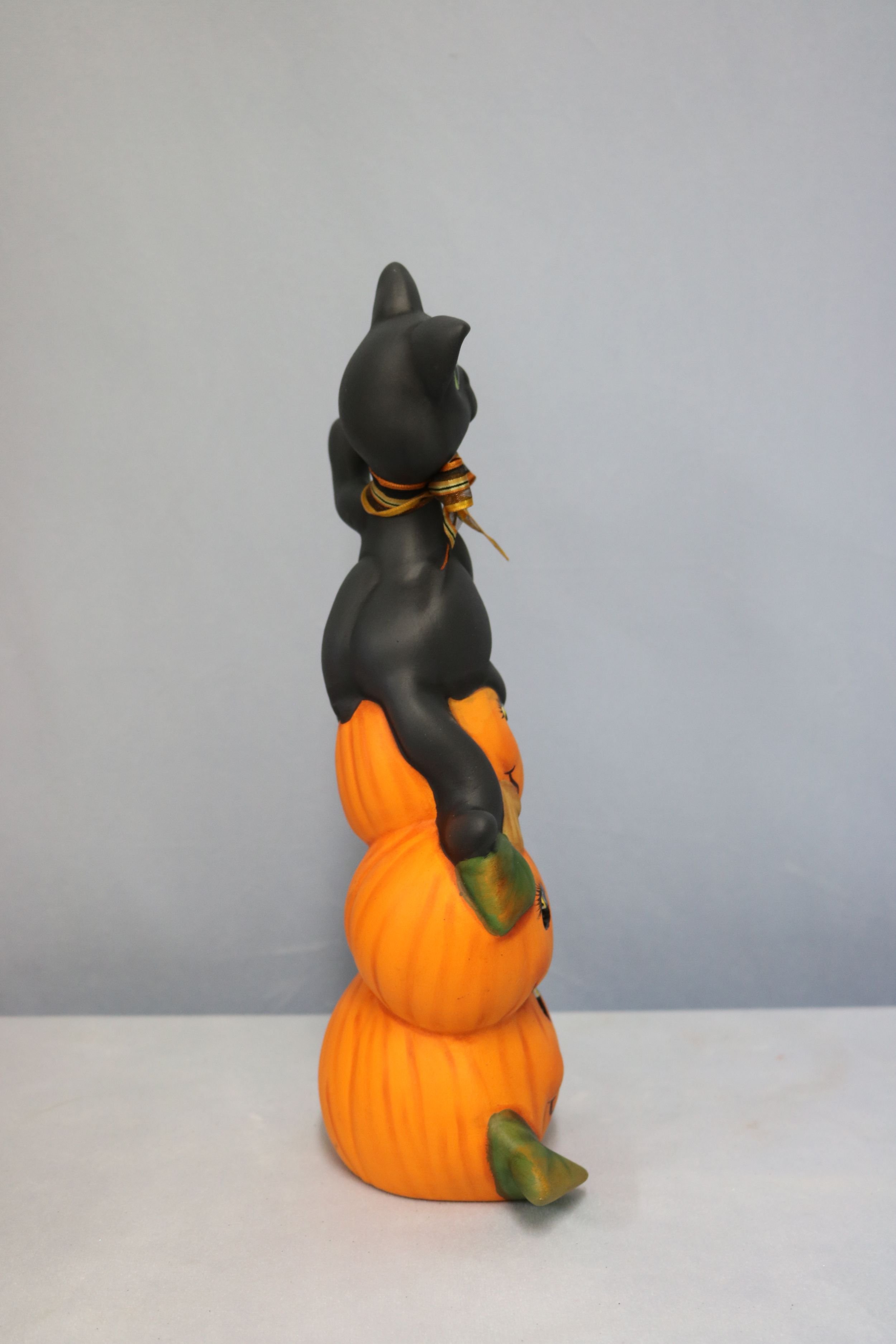 Cat on Pumpkin Stack 19.jpg