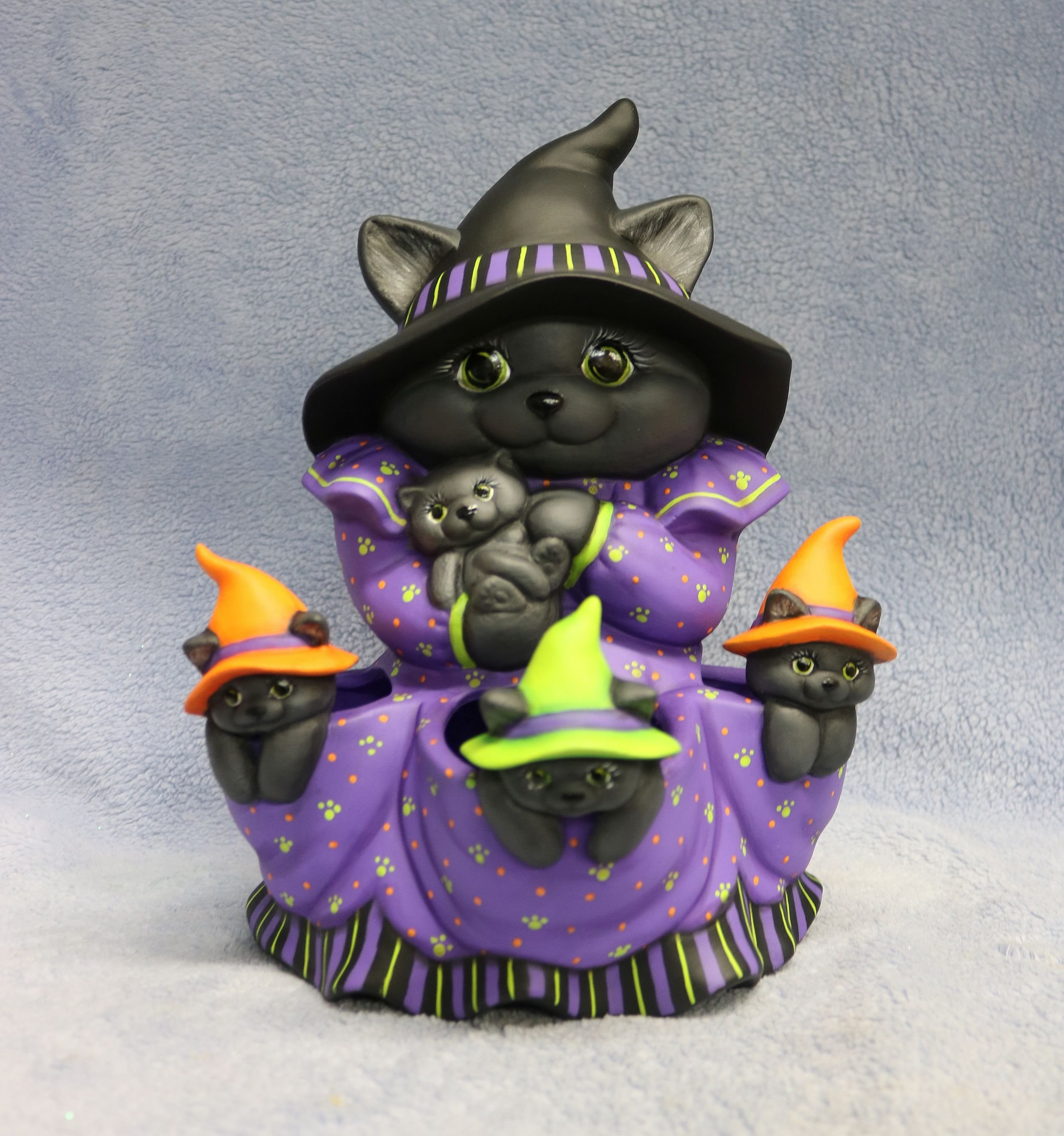 Momma cat 5.jpg