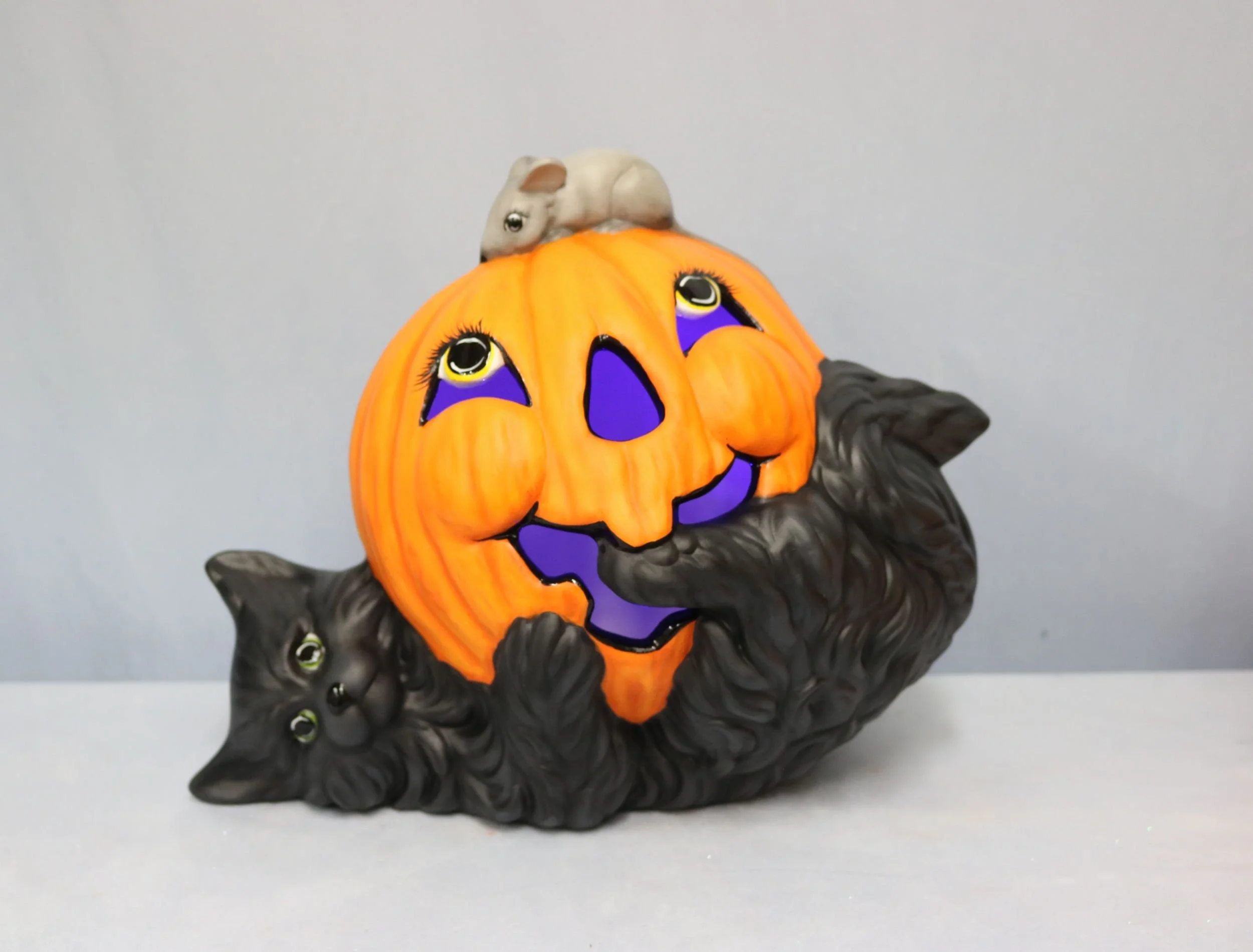 cat with Jack O lantern on back 2.jpg