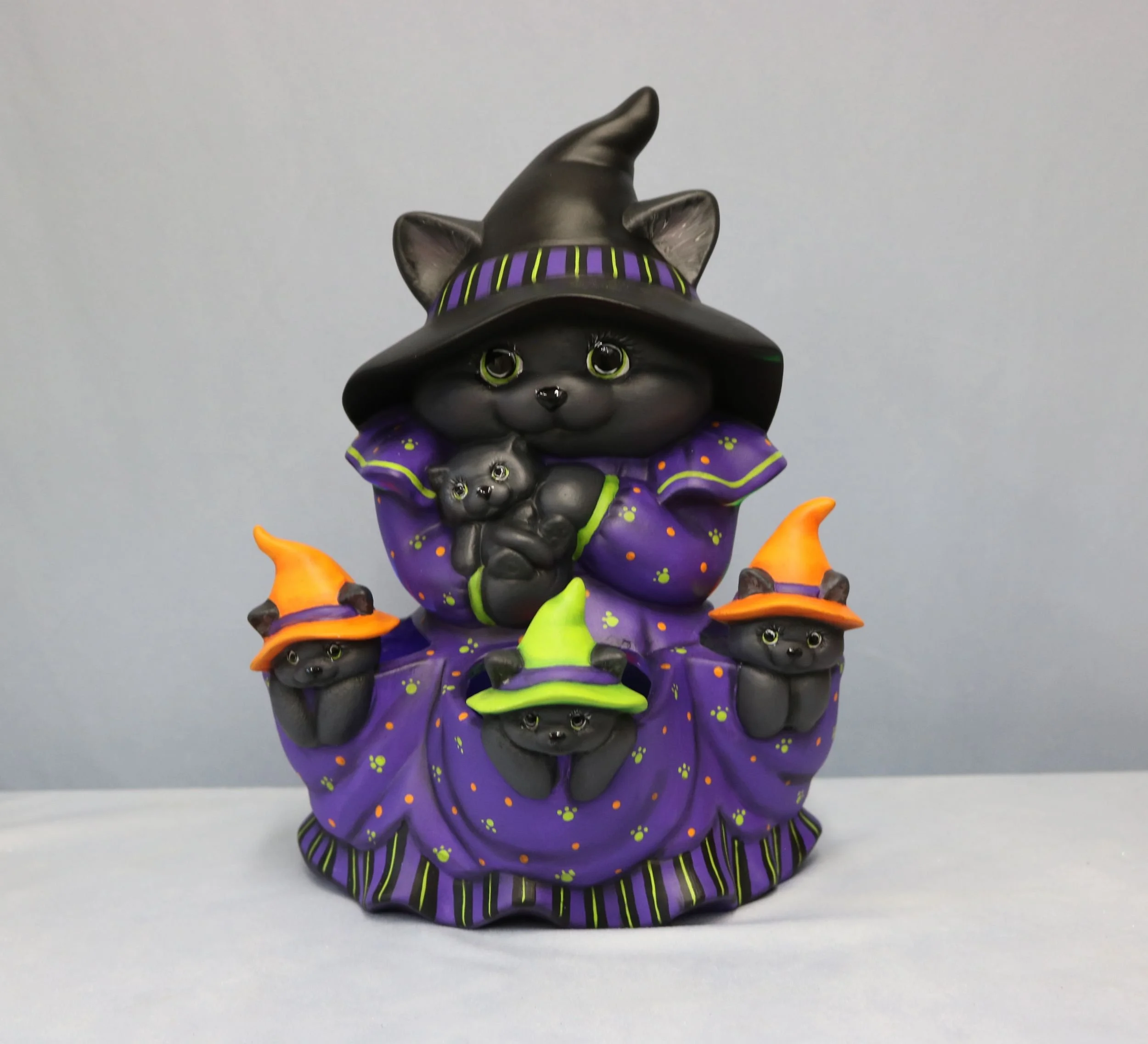Mama Witch Cat with Kittens 10.jpg