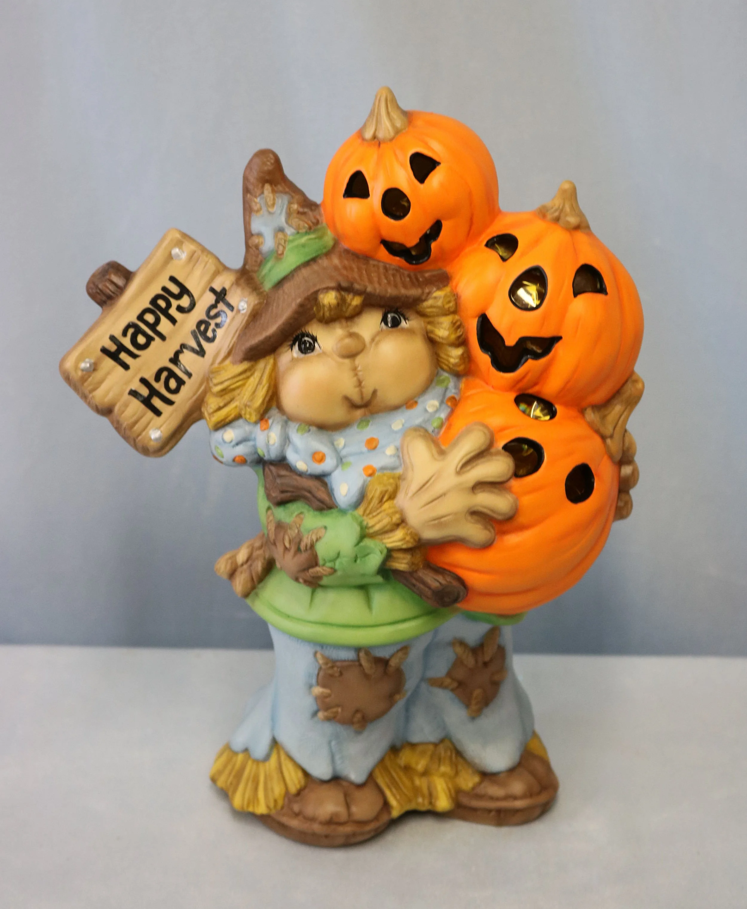 Scarecrow holding Pumpkins 10.jpg