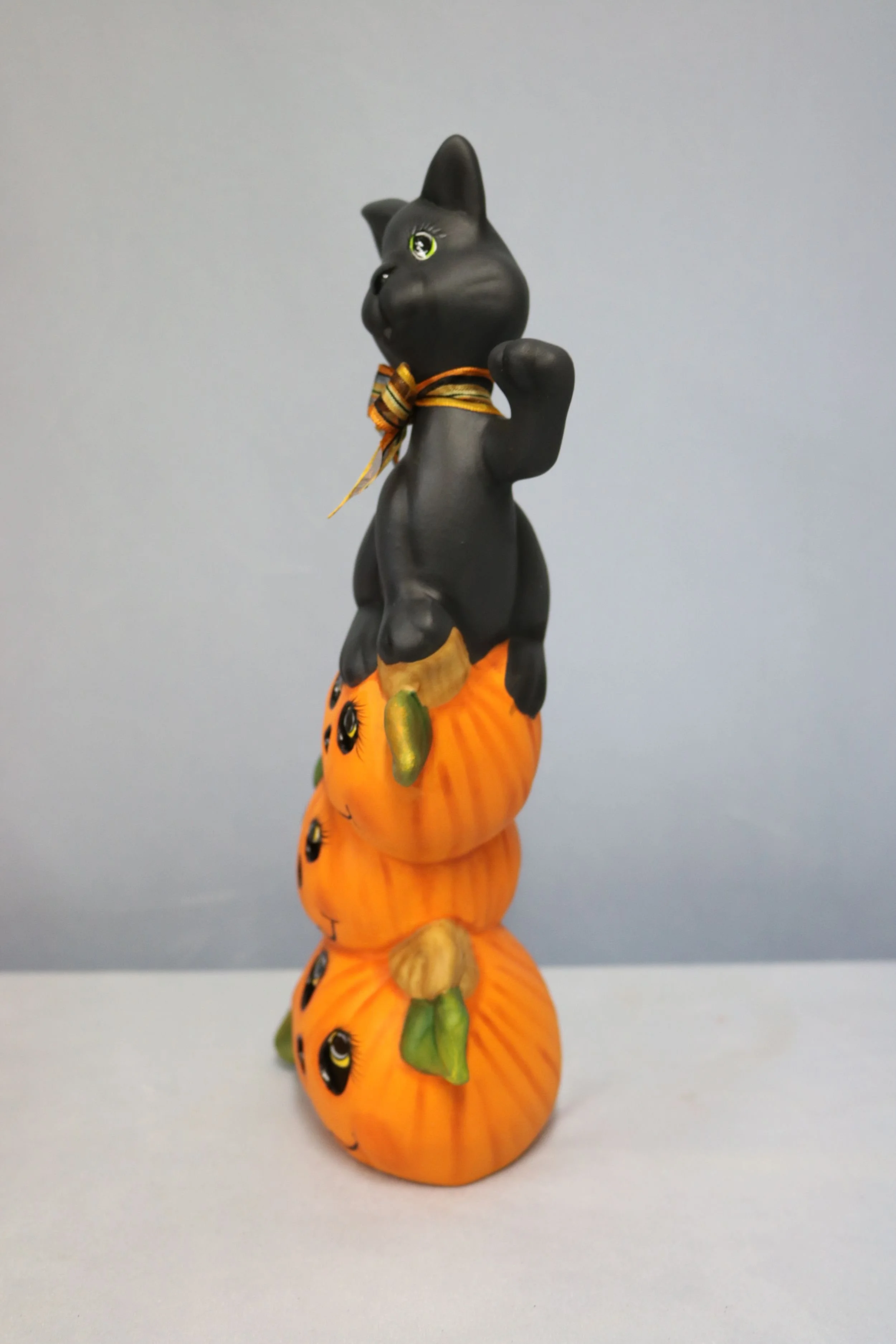 Cat on Pumpkin Stack 16.jpg