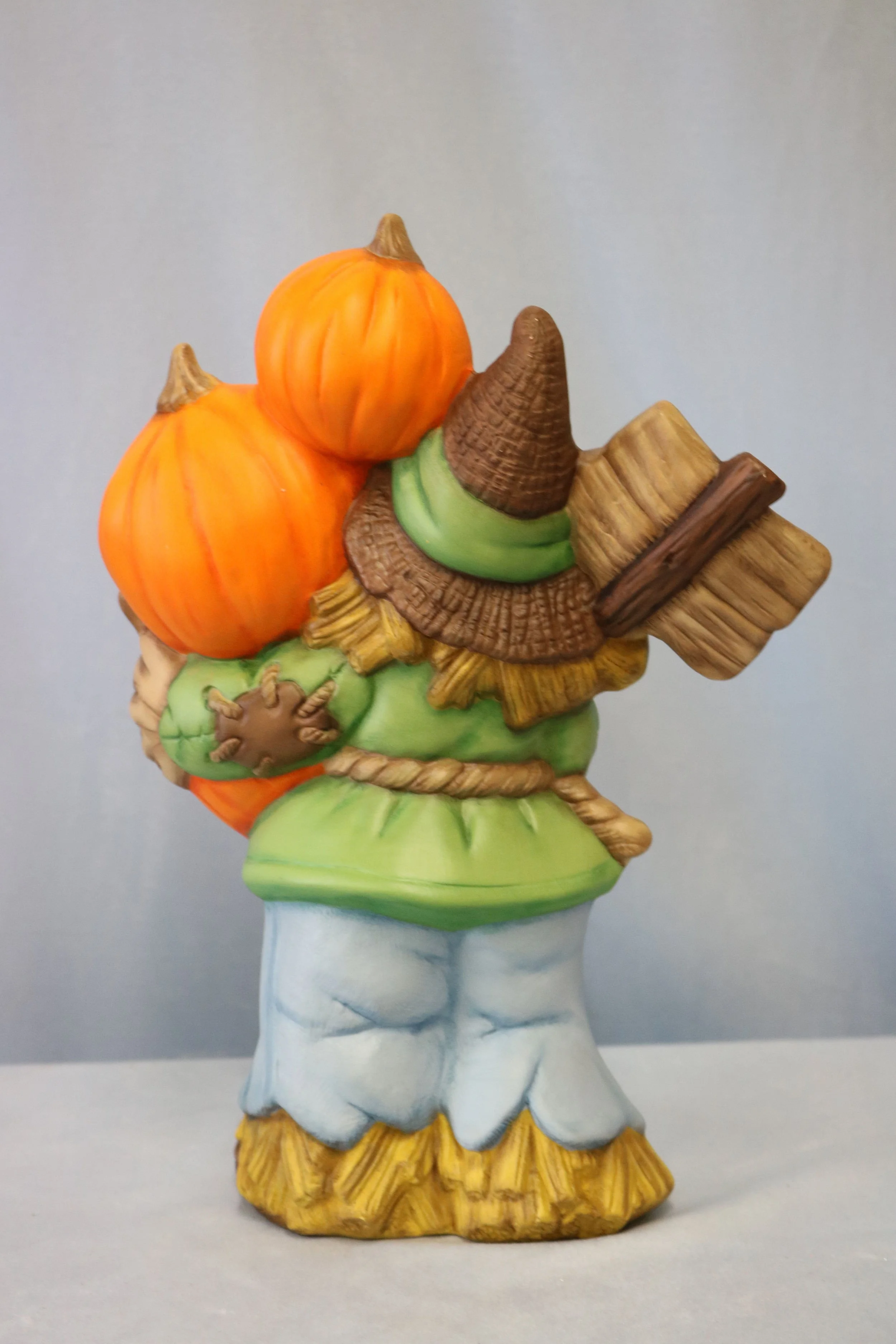Scarecrow holding Pumpkins 7.jpg
