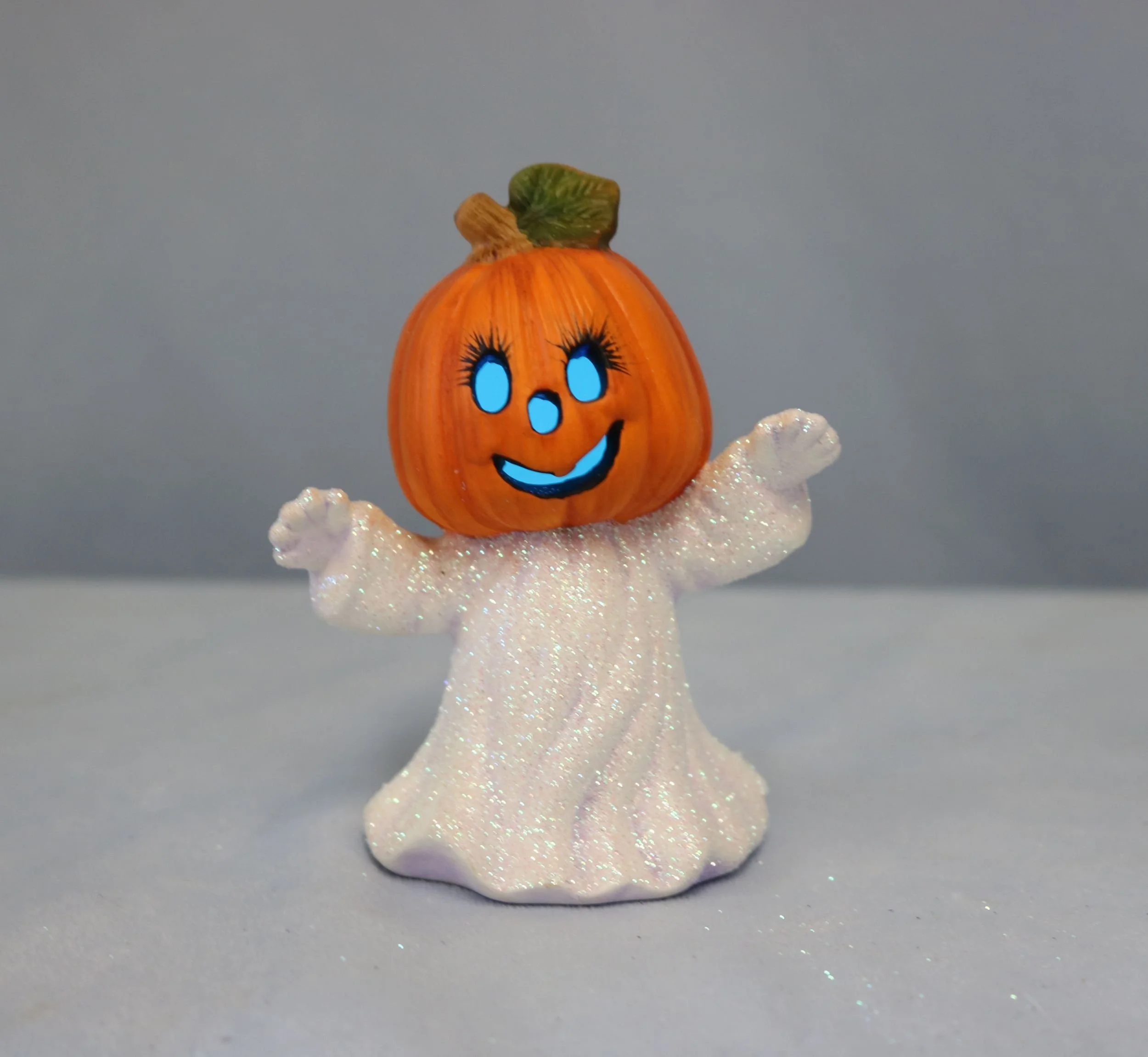 Jack o lantern ghosts 21.jpg