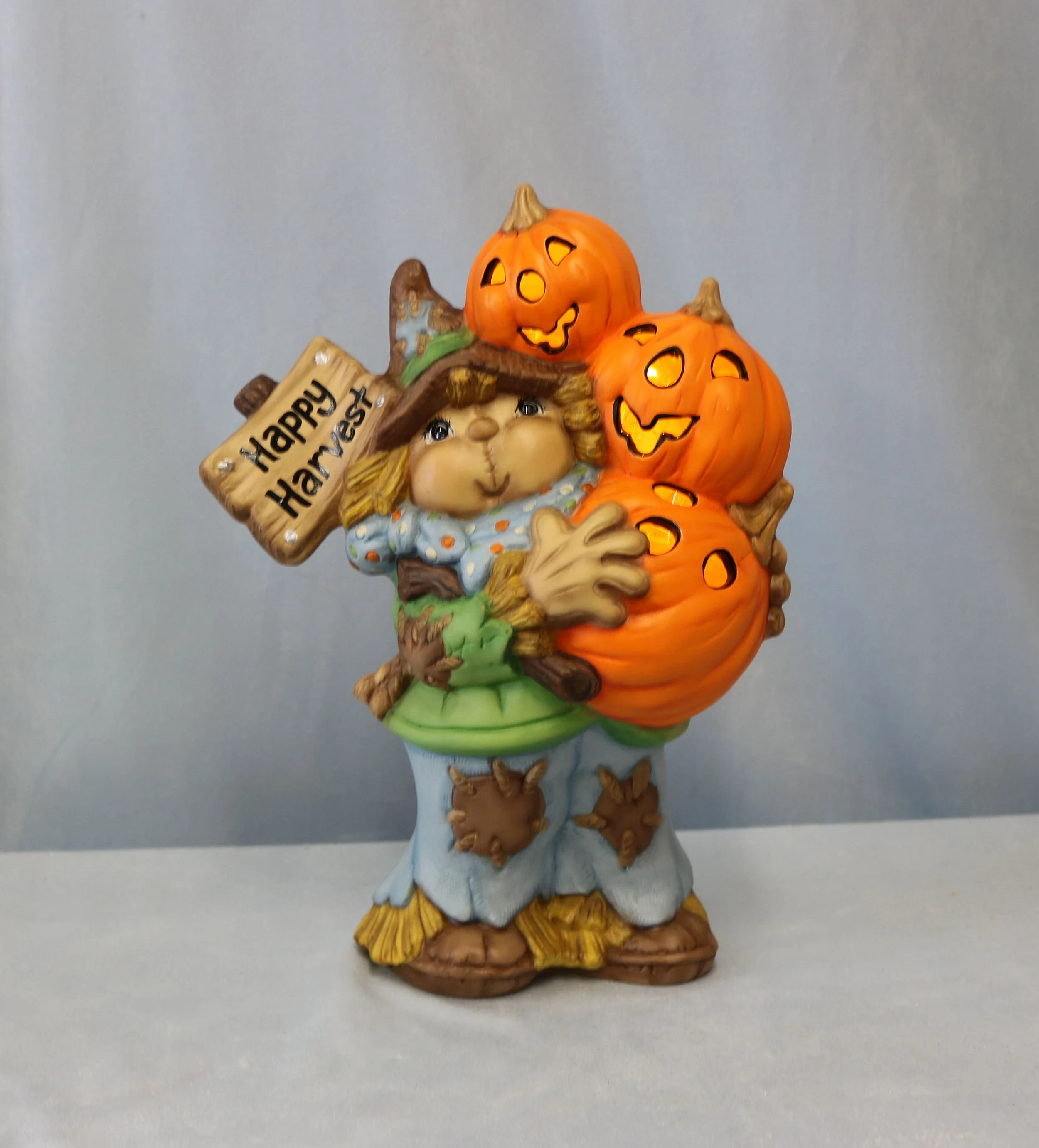 Scarecrow holding Pumpkins 11.jpg