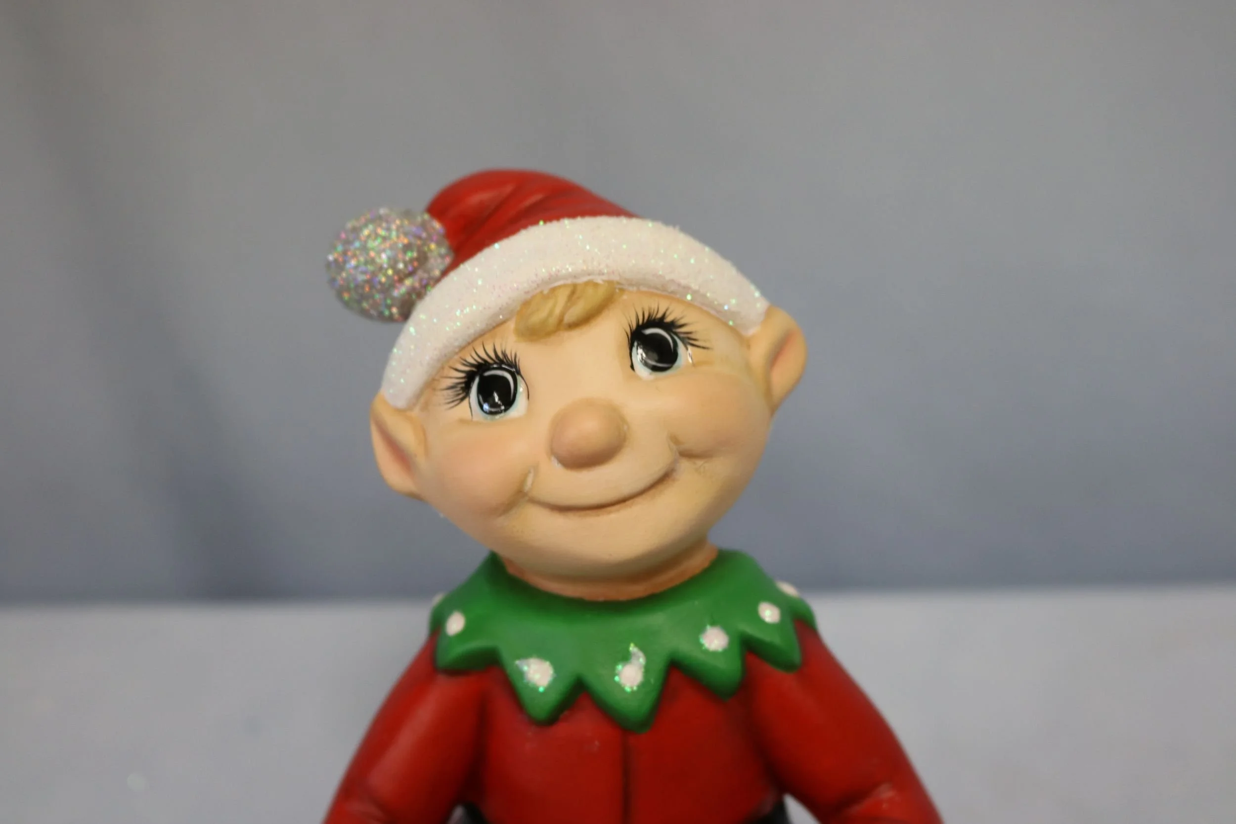 Elf Sitting 5.jpg