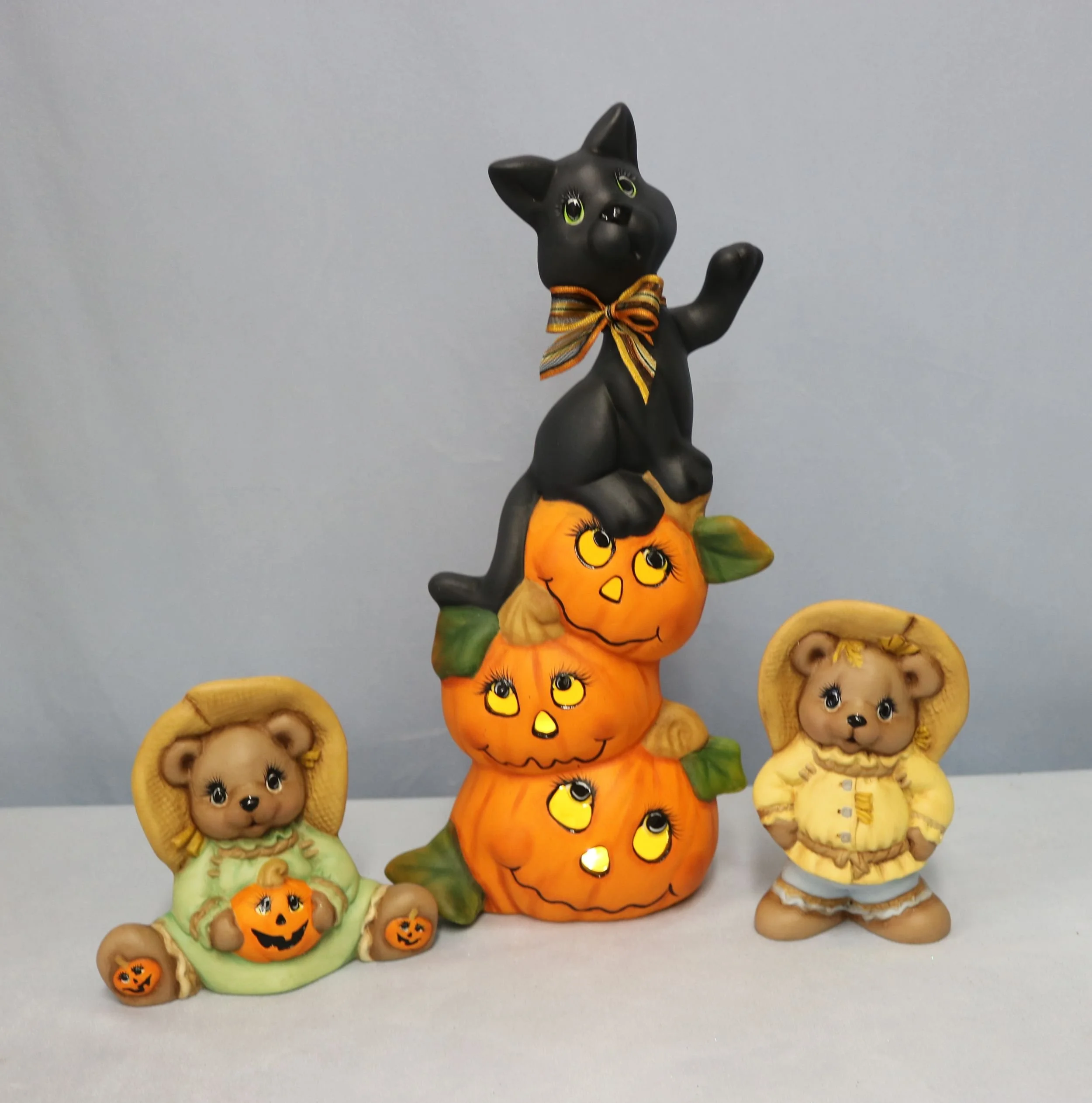 Cat on Pumpkin Stack 24.jpg