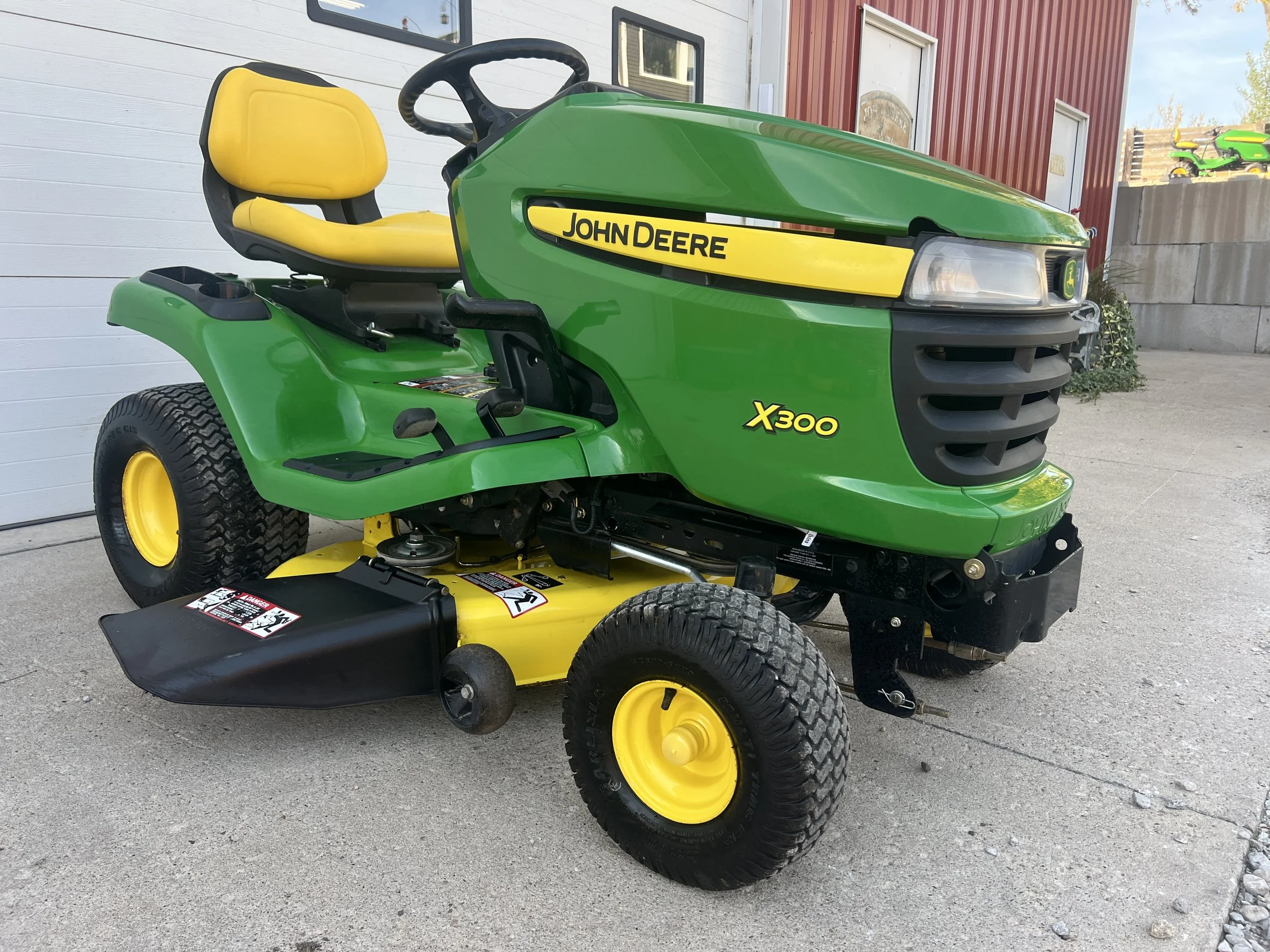 2013 John Deere X300 tractor 42" deck 314 hours $2299