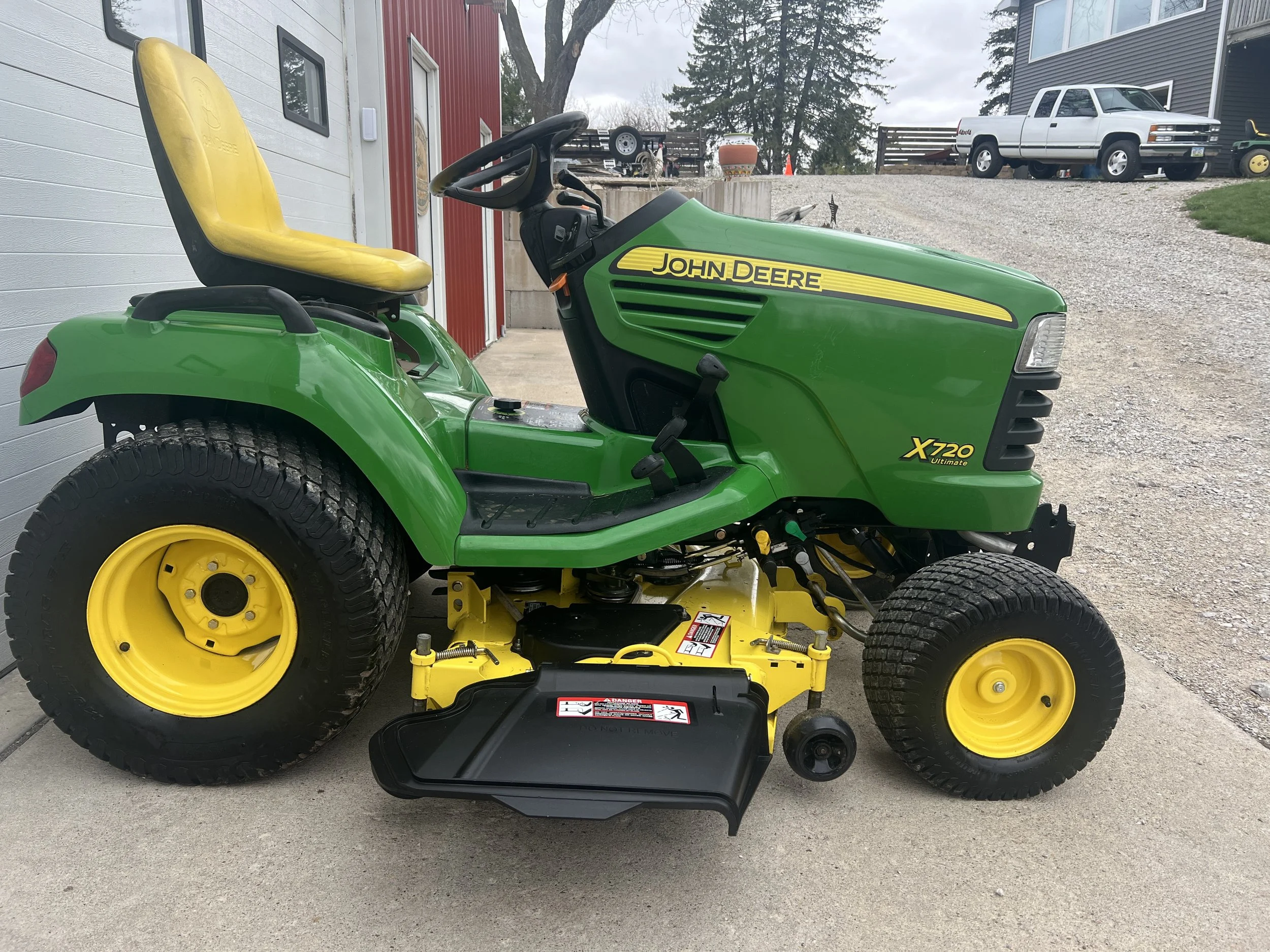  2009 John Deere X720 garden tractor 62" deck 1061 hours $5999