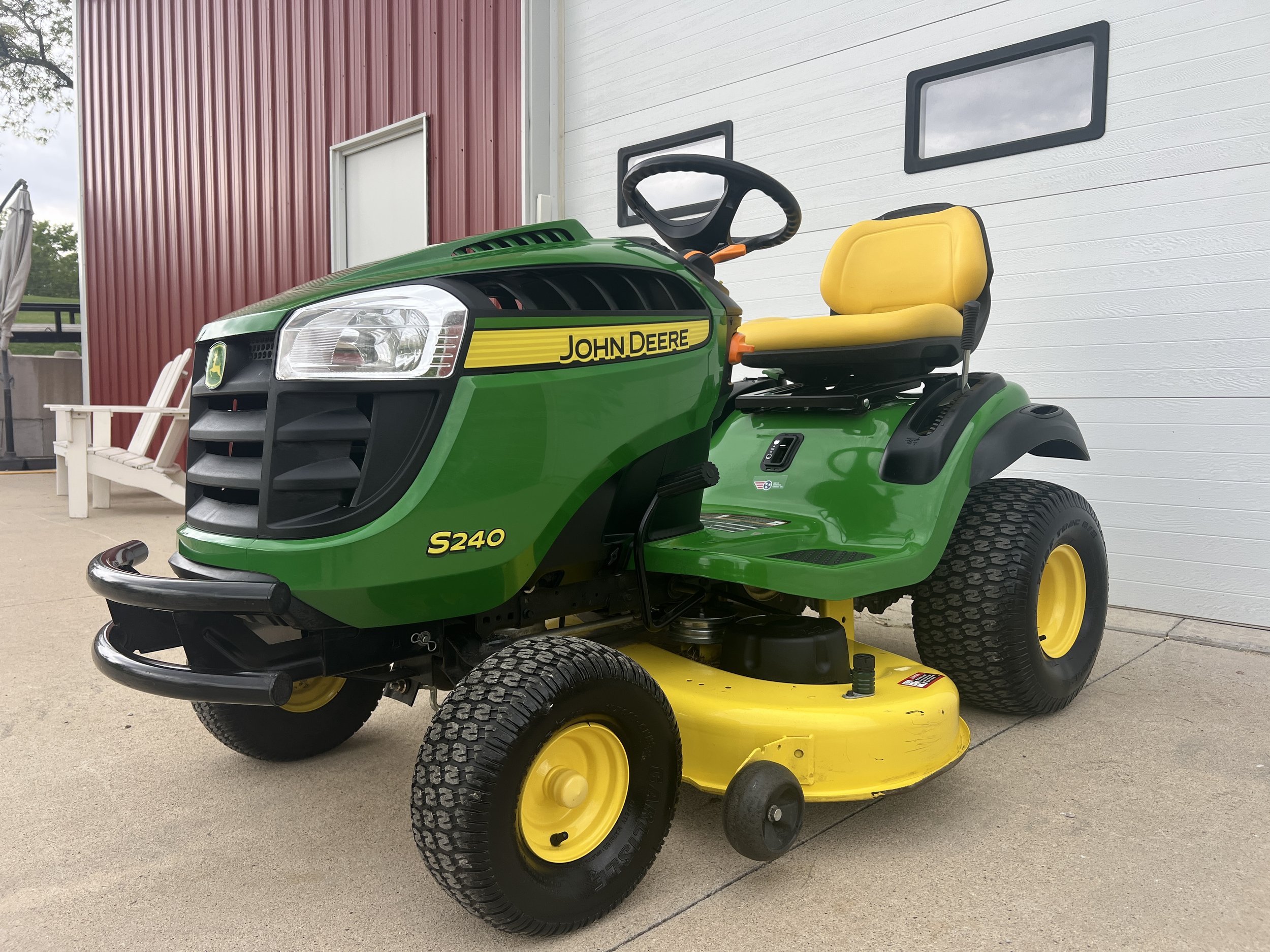 2015 John Deere JD S240 tractor 42" deck 103 hours $2599