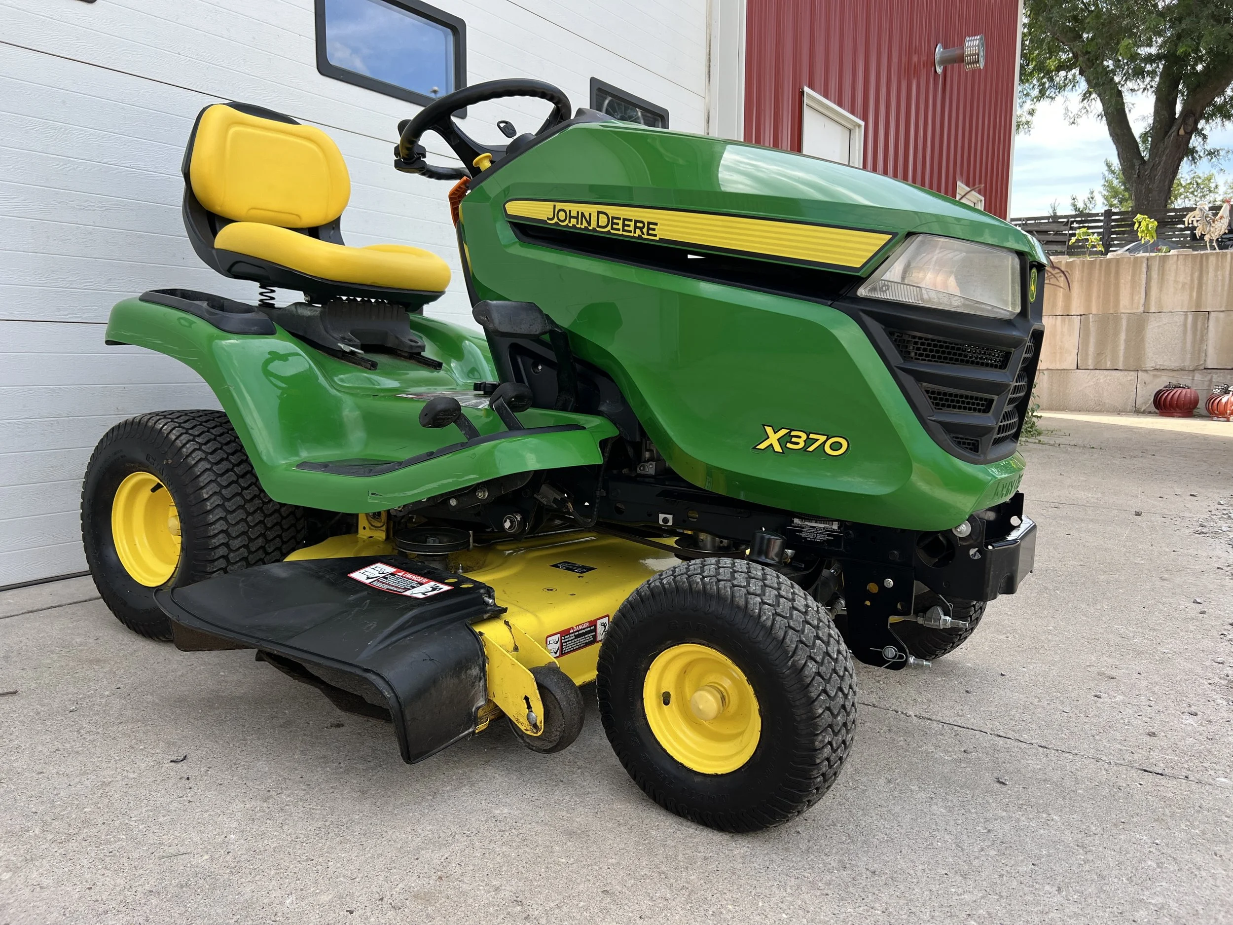 2018 John Deere X370 tractor 42" deck 435 hours $3399