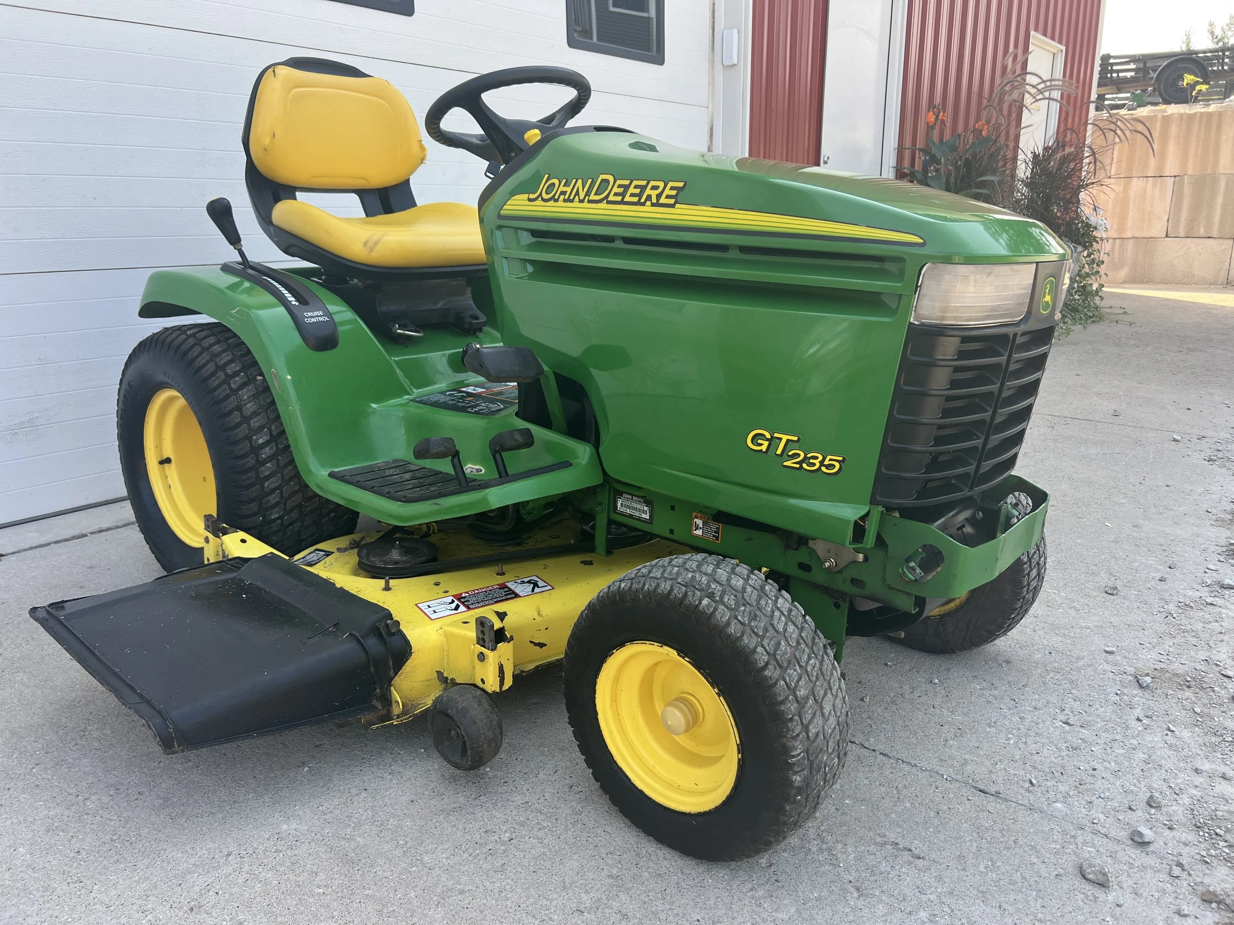 2005 John Deere GT235 garden tractor 48" deck 769 hours $1,700