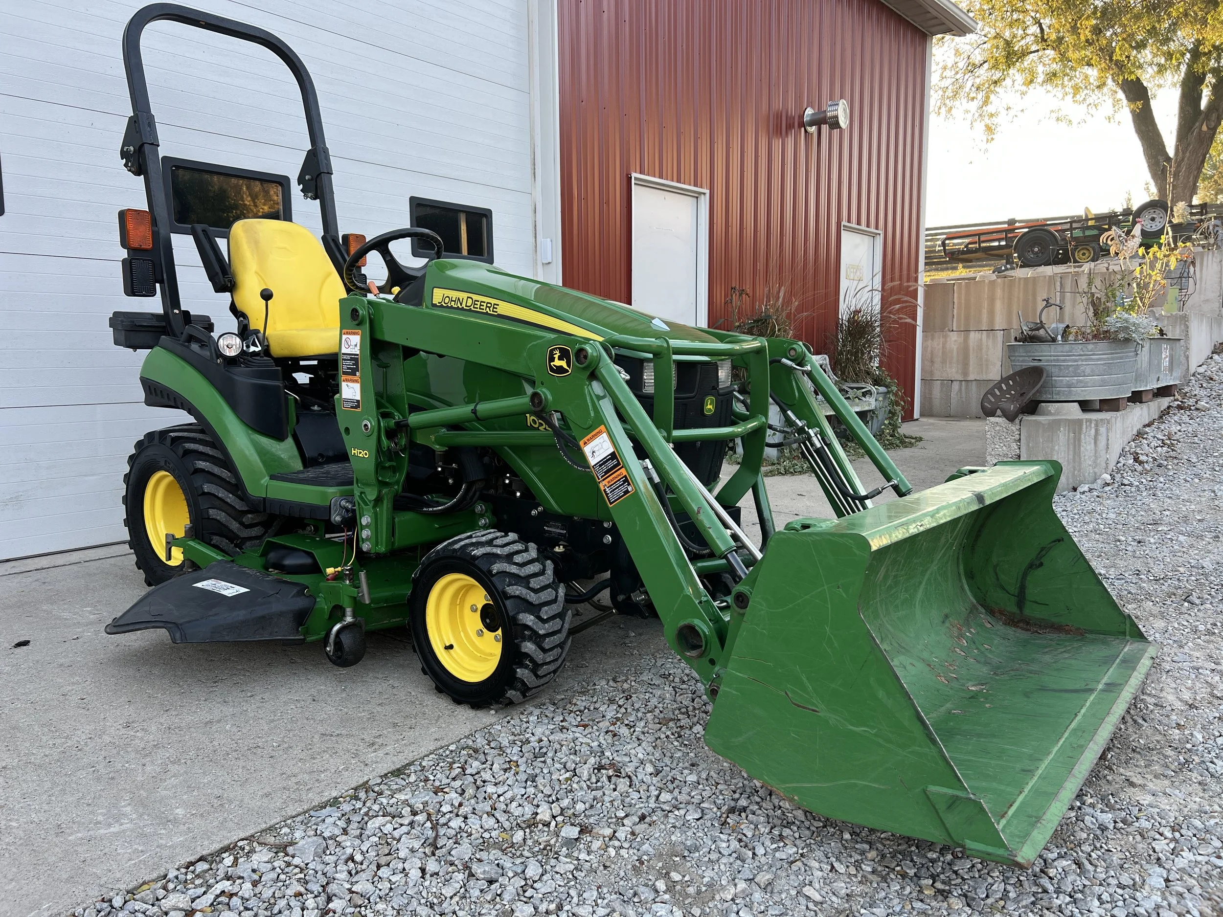 John Deere 1025r 4X4 tractor H120 loader 60" deck $14,999