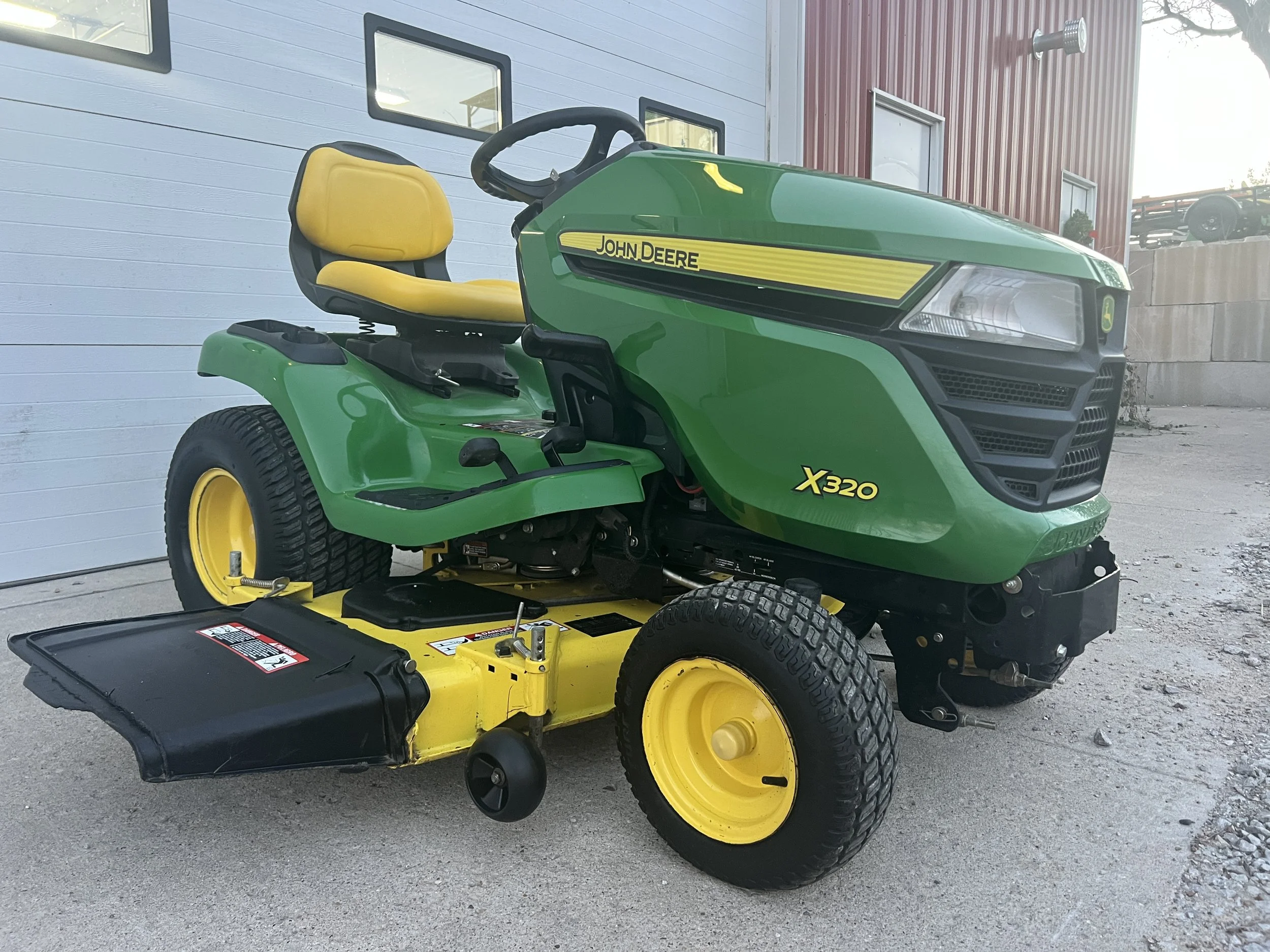 2014 John Deere X320 tractor 54" deck 292 hours $2599