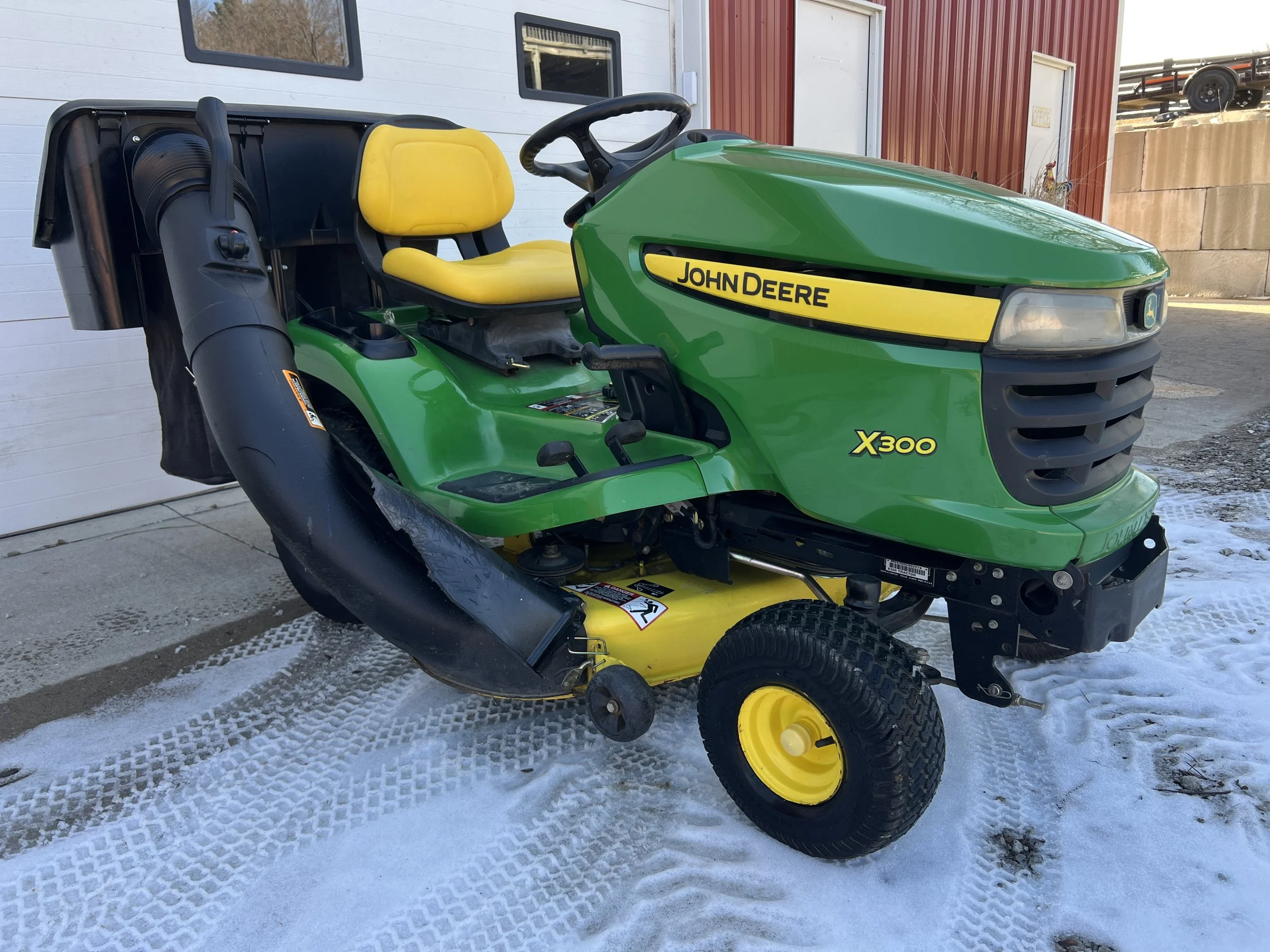 2008 John Deere X300 tractor 42" deck w/bagger 339 hours $2,699