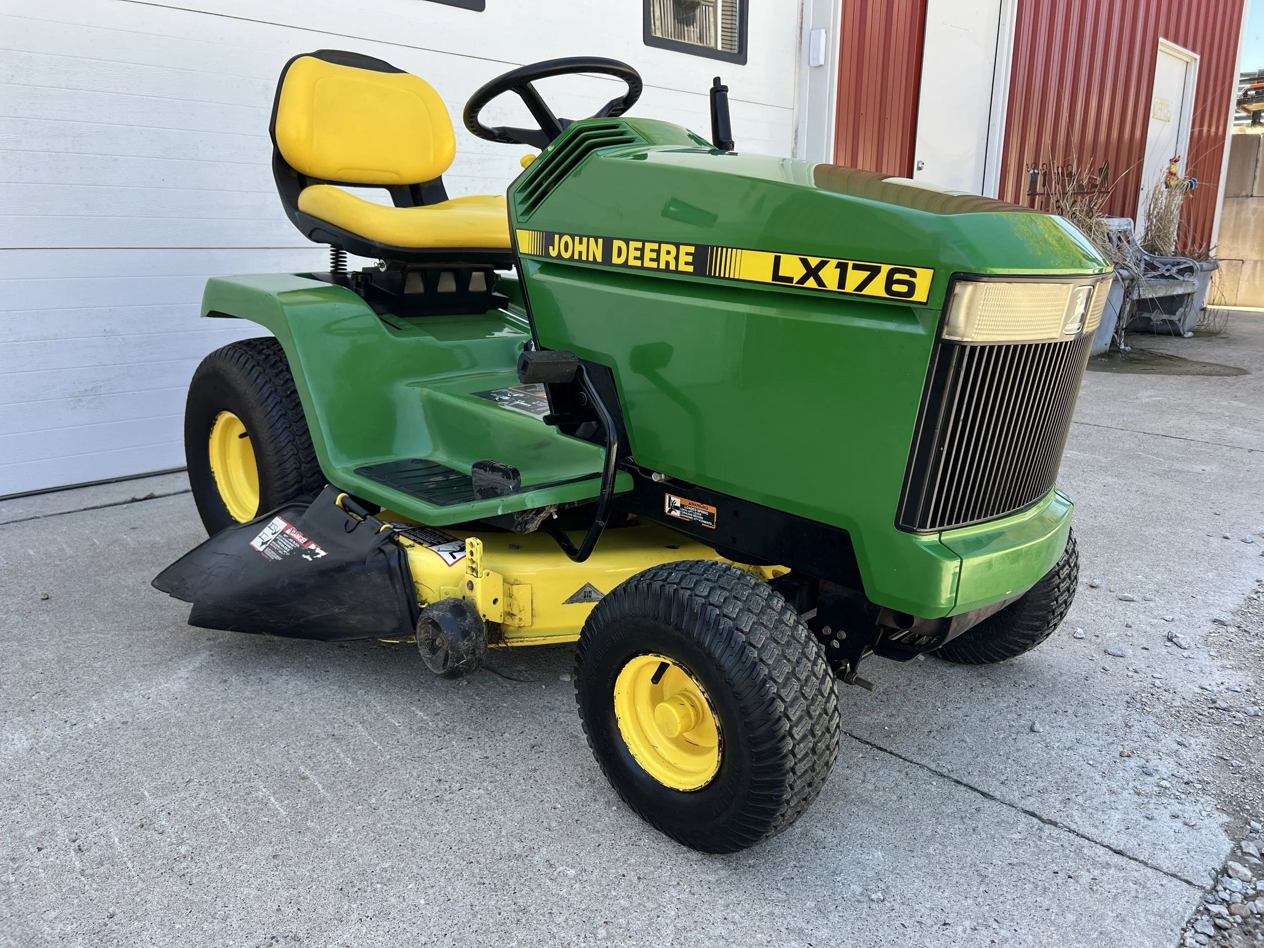 1996 John Deere LX176 tractor 38" deck $1399