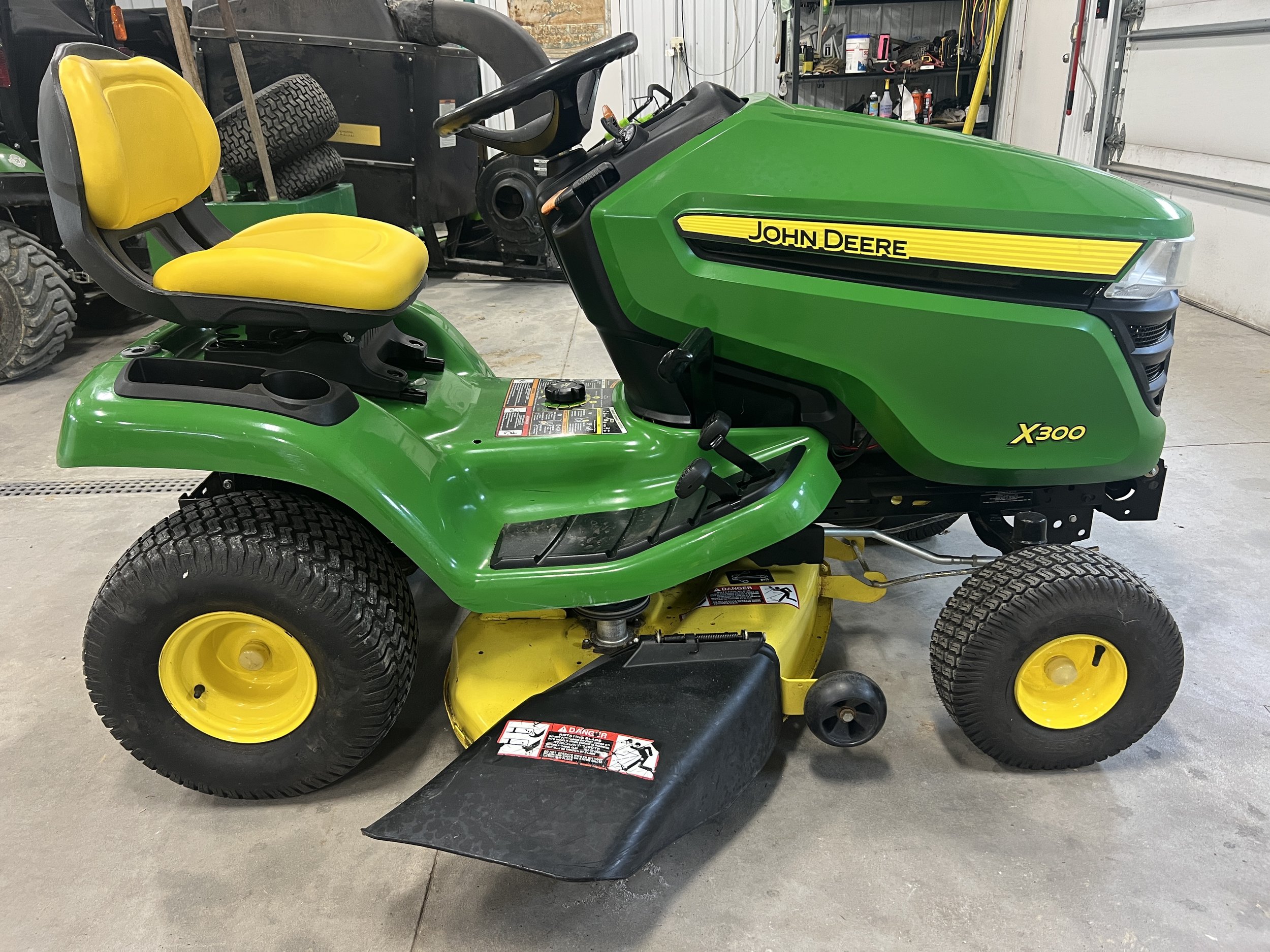 2014 John Deere X300 tractor 42" deck 110 hours $2599