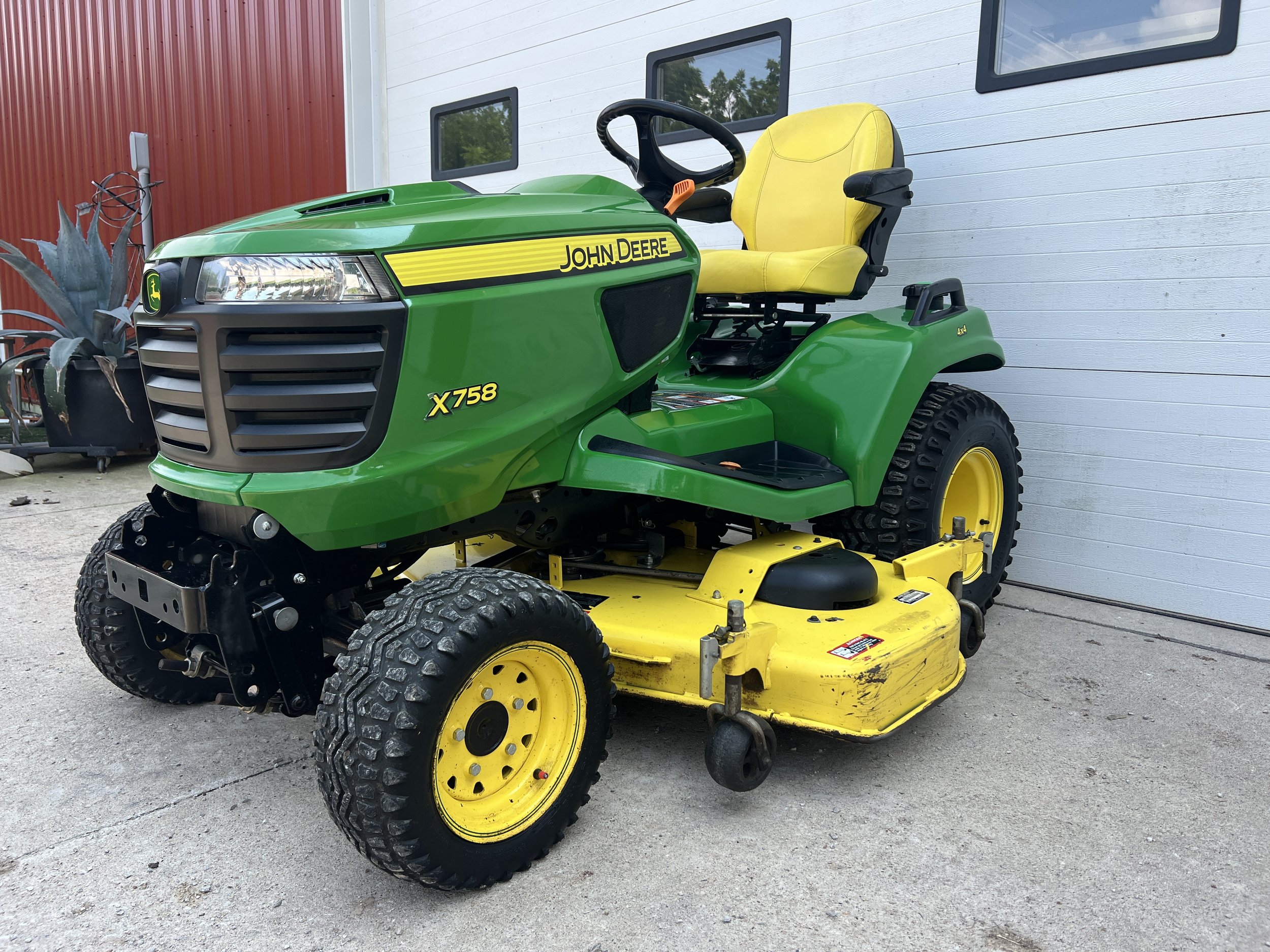 2016 John Deere X758 4X4 garden tractor 60" deck 790 hours $10499