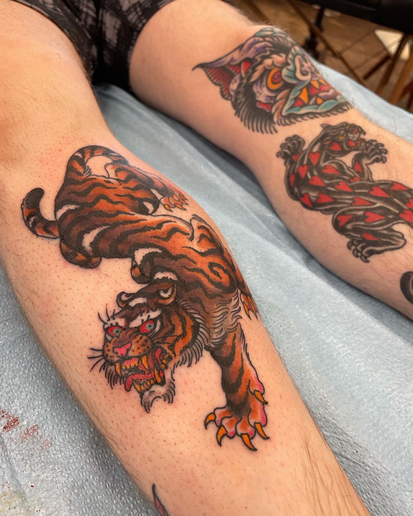 Big ole&rsquo; kitties by the Jakemeister @jacobgreentattoo 

He&rsquo;s currently booking into August/September+

In Love Tattoo 1130 Burke St. Winston-Salem #nctattooer #nctattooers #vegan #vegantattooer #vegantattooers #nctattoo #dtwsnc #wsnclocal