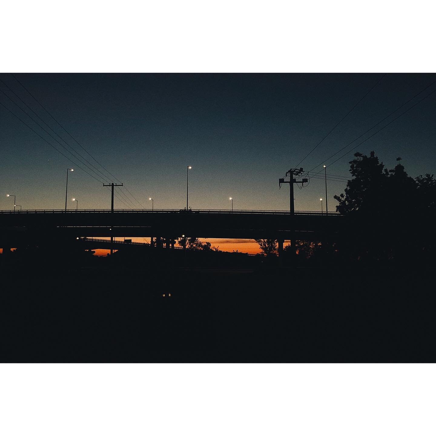 🌗 #vsco #vscocam #sunset #highway #urban #tealandorange #blueandorange #whitagram #midnightsun #road #urbex #architecture #mood #minimalism