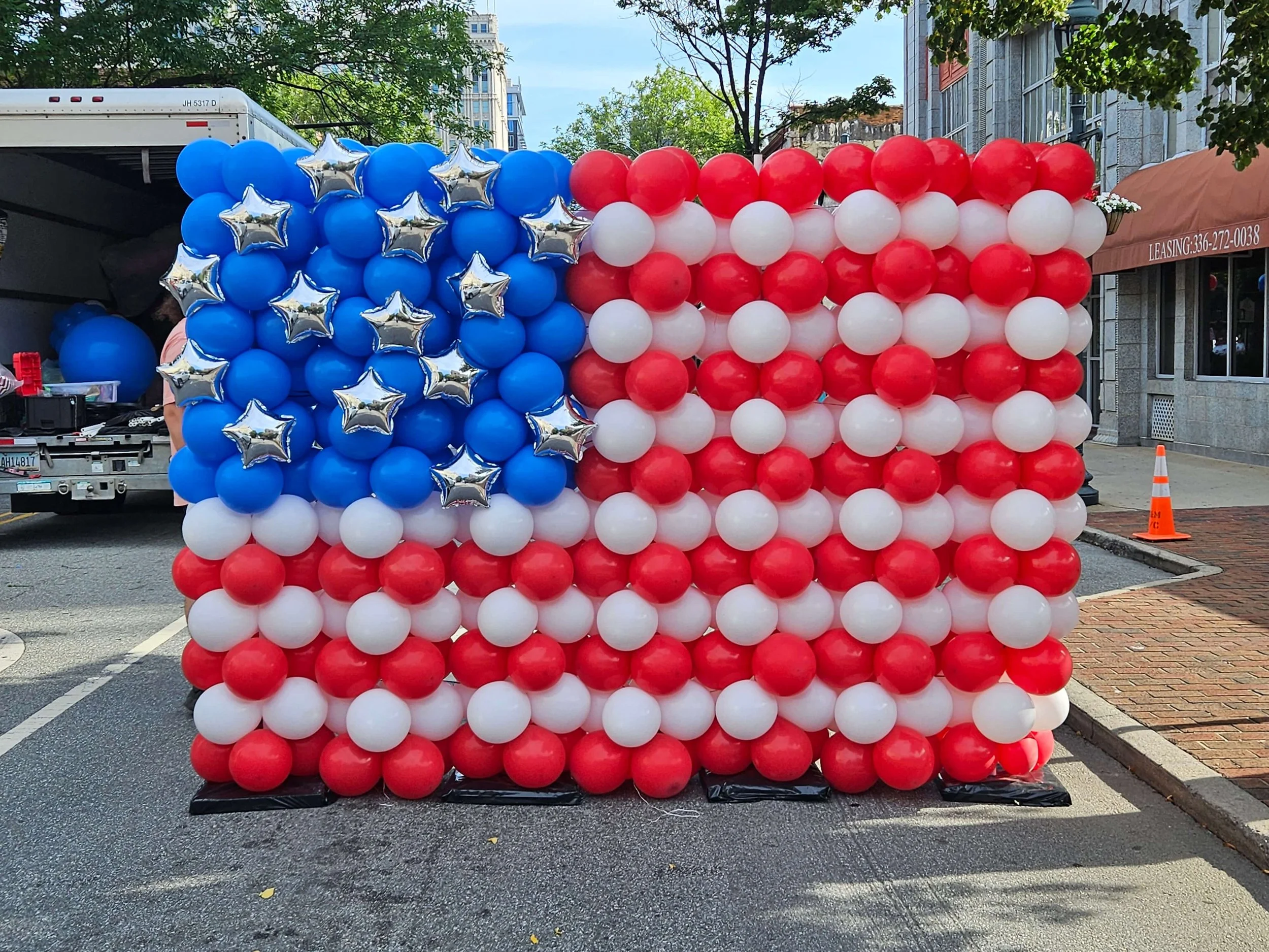 american-flag-balloon-sculpture-west-bloomfield.jpg