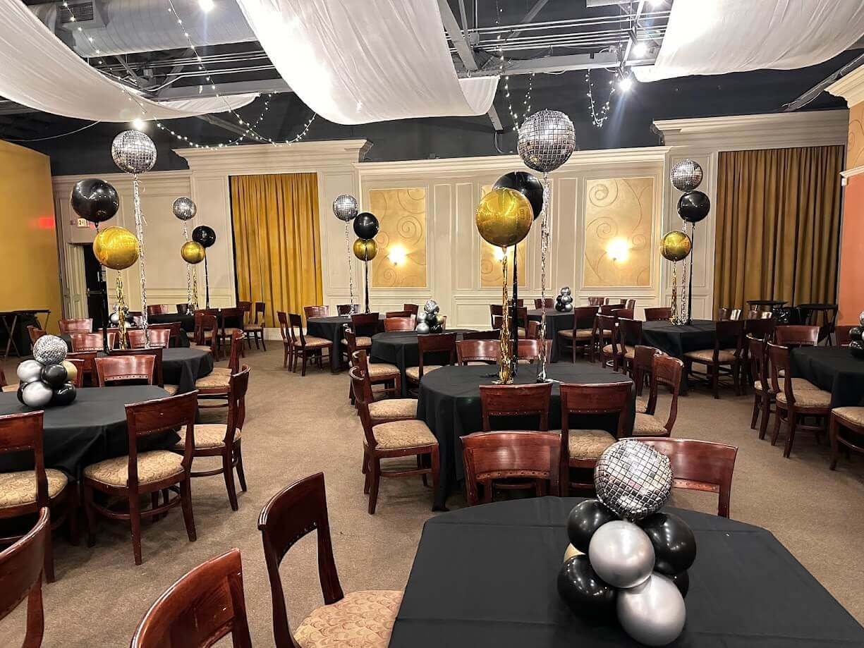 helium-balloons-on-table-delivery-west-bloomfield (14).jpg