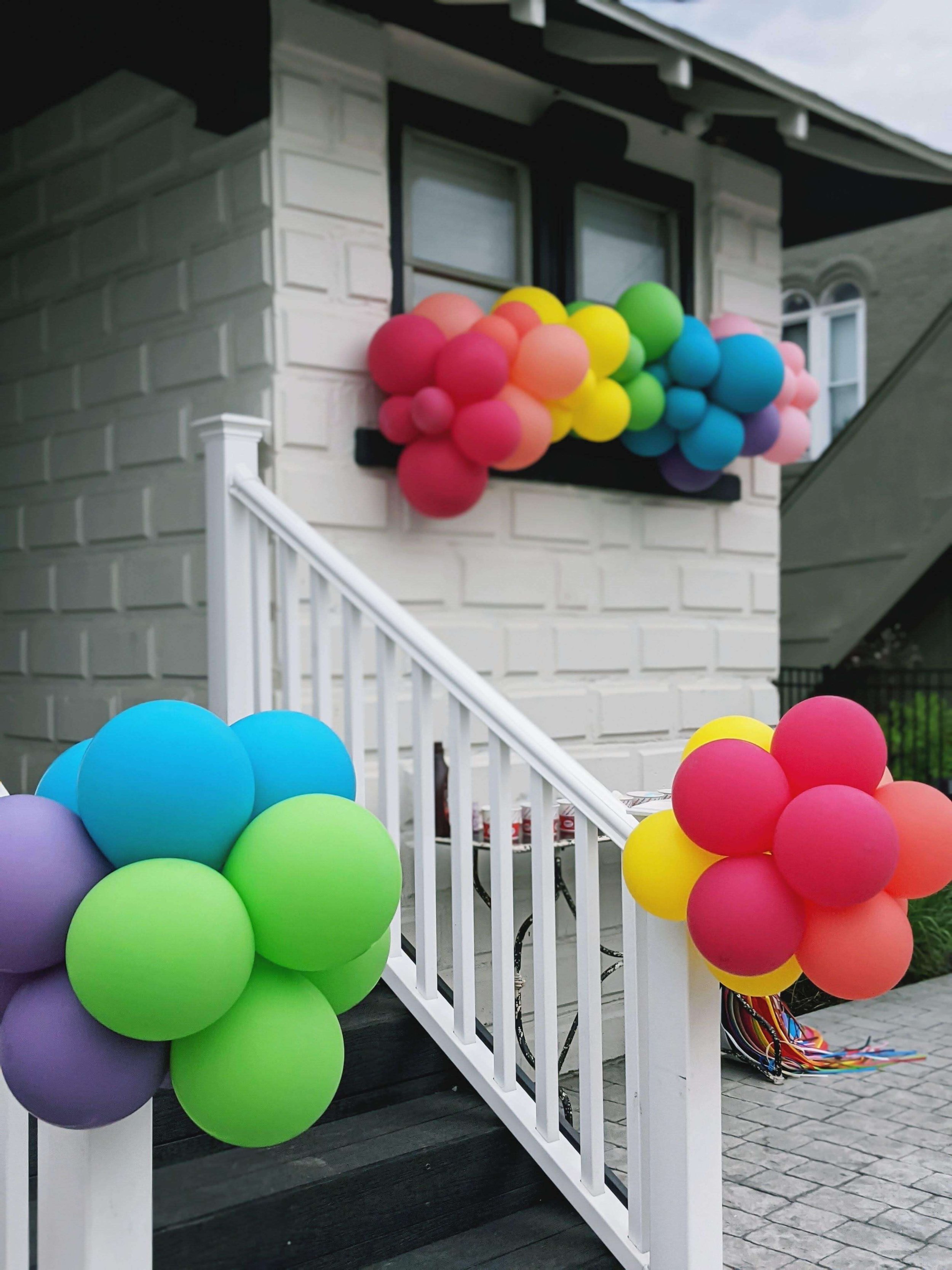 Scoop_Fenton_Outdoor_Pride_Balloon_Display.jpg