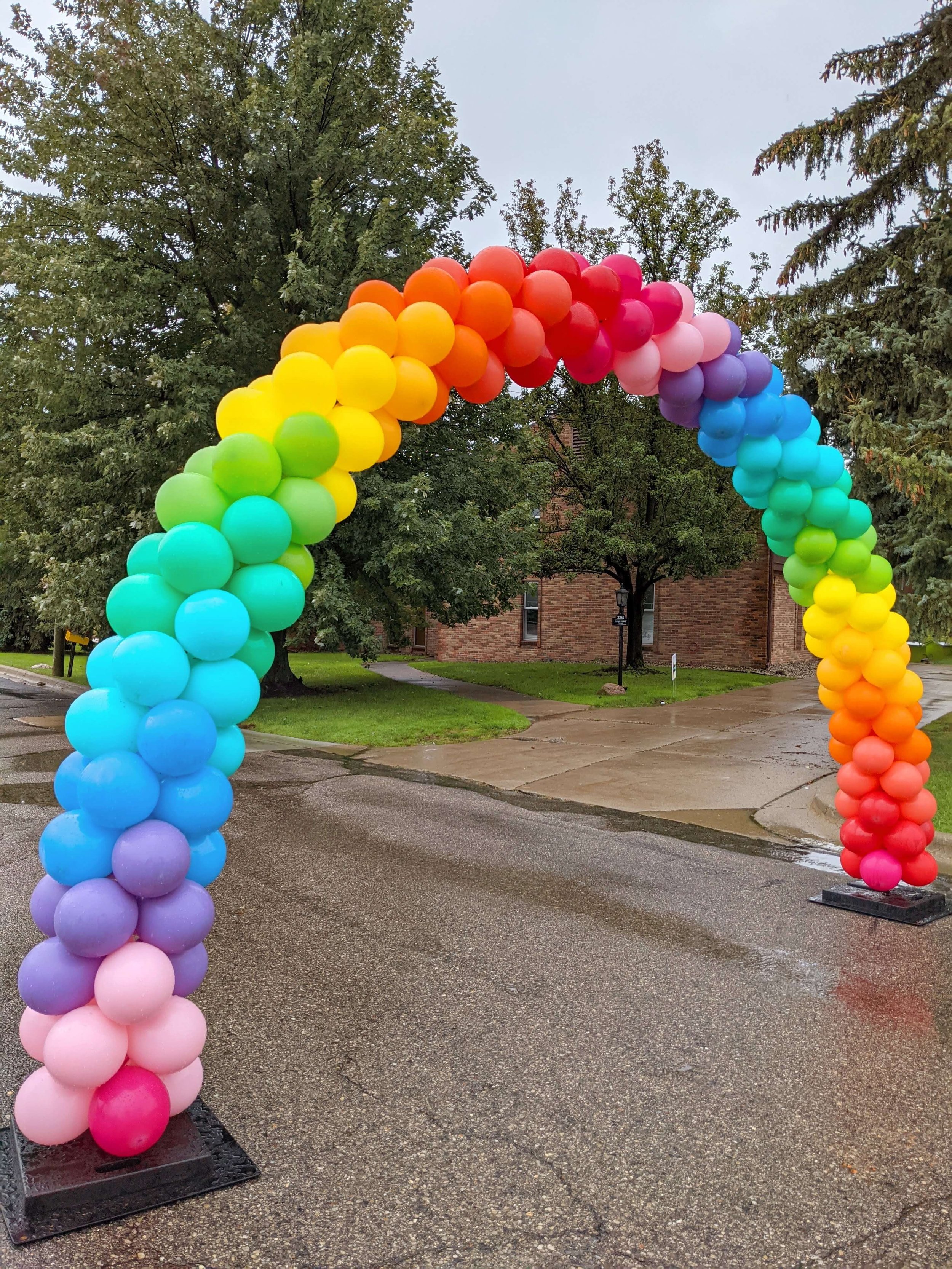 Pride_5K_Rainbow_Starting_Arch.jpg
