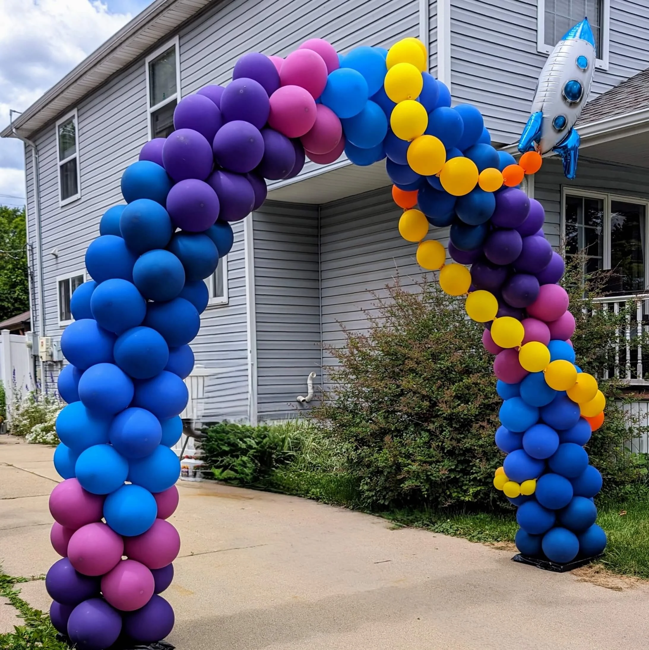 Space-themed-balloon-arch-west-bloomfield.jpg