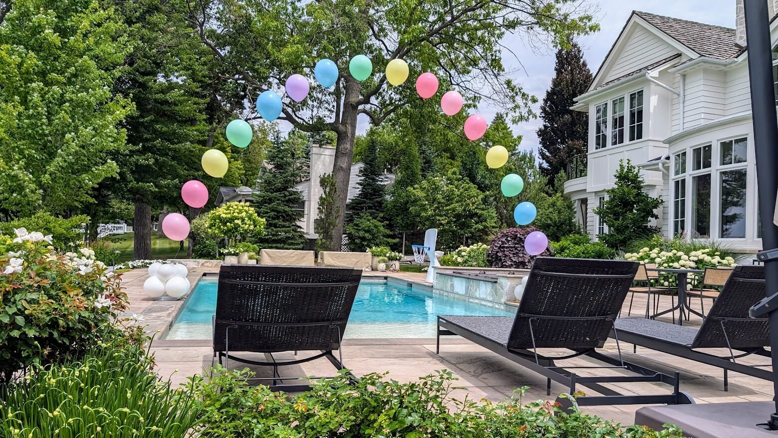 Rainbow_Poolside_Balloon_Arch.jpg