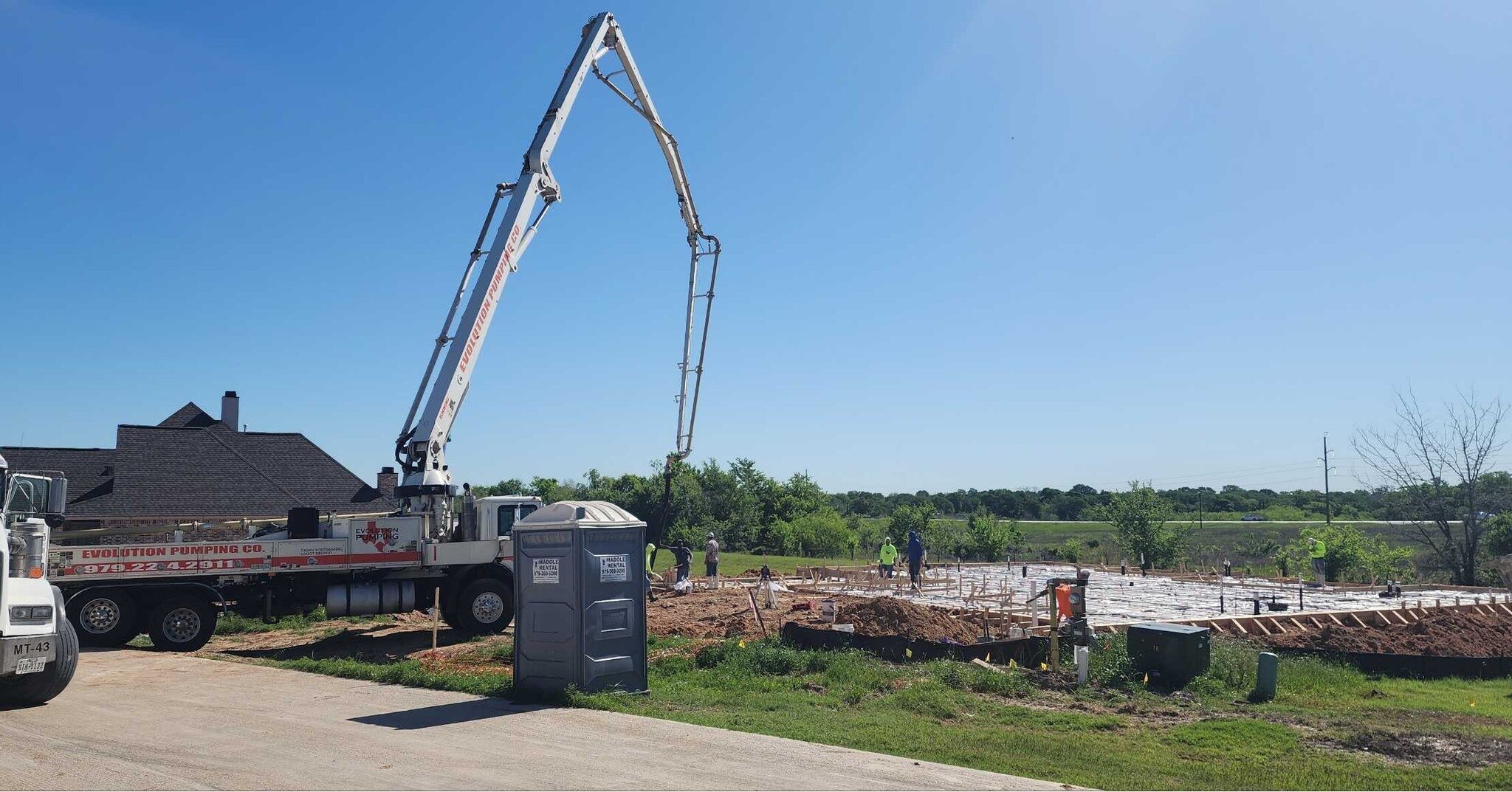 It was an exciting day over at 2202 Joe Will today...slab pour day! We're excited for these homeowners as they get to watch their new home come to life! 

#myridgewoodhome #newconstruction #slabpourday #newhome #homedesign #dreamhome #bryancollegesta