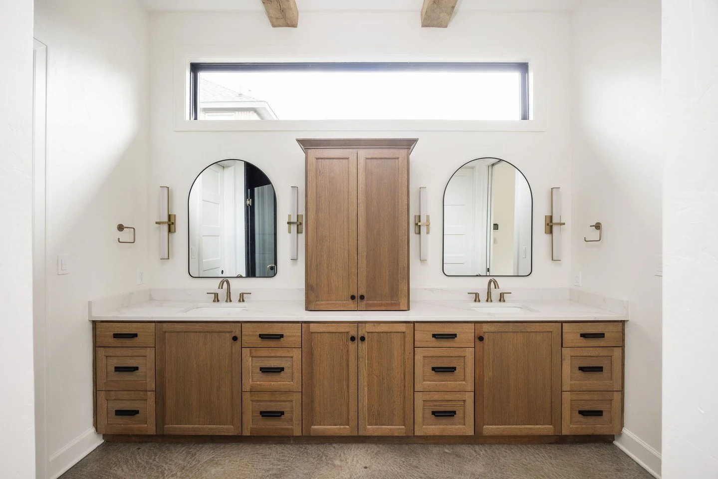 Imagine starting and ending your day in a space that feels like a quiet little retreat. Warm white oak, soft sunlight, and a vanity that actually gives you room to breathe. It&rsquo;s the kind of bathroom that slows you down in the best way and makes