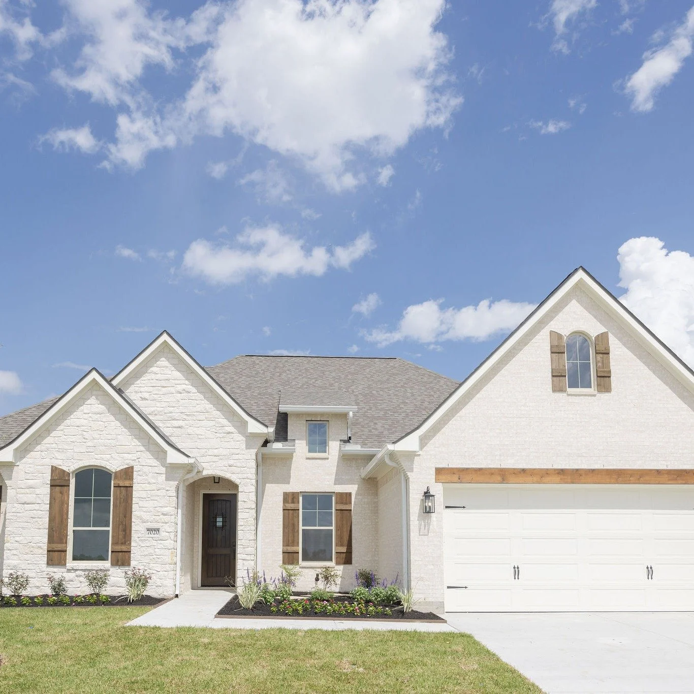 We&rsquo;re so excited to welcome the very first homeowners to Stella Ranch! This sweet family just moved into their new Ridgewood home and are starting such a special new chapter.

Their home turned out absolutely stunning...featuring a beautiful mi