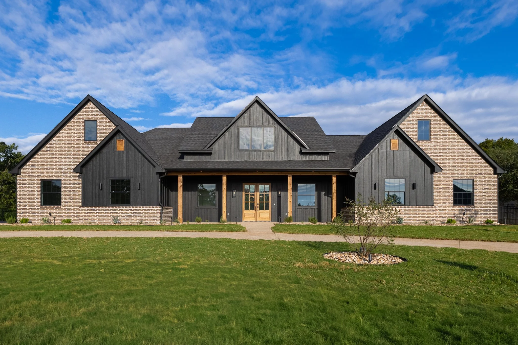 2100 Rolling Hills Trail