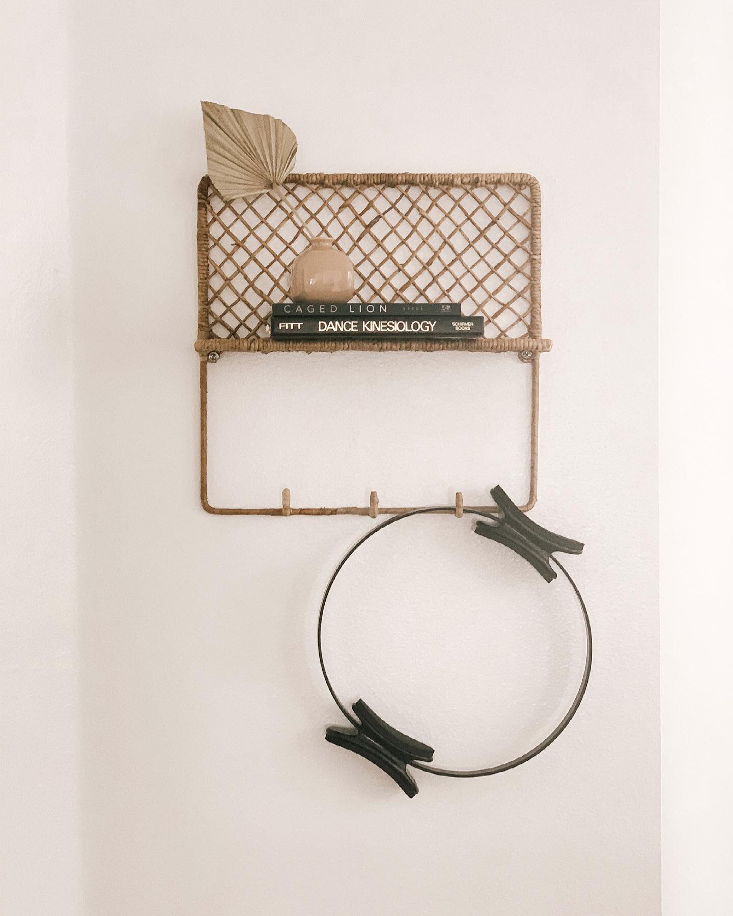 We still have some design installs to do but we are now offering intro sessions. Tap the link above to schedule your free session. In the meantime how cute is this detail in our studio? 🥰 This studio is becoming our happy place, and we hope it&rsquo