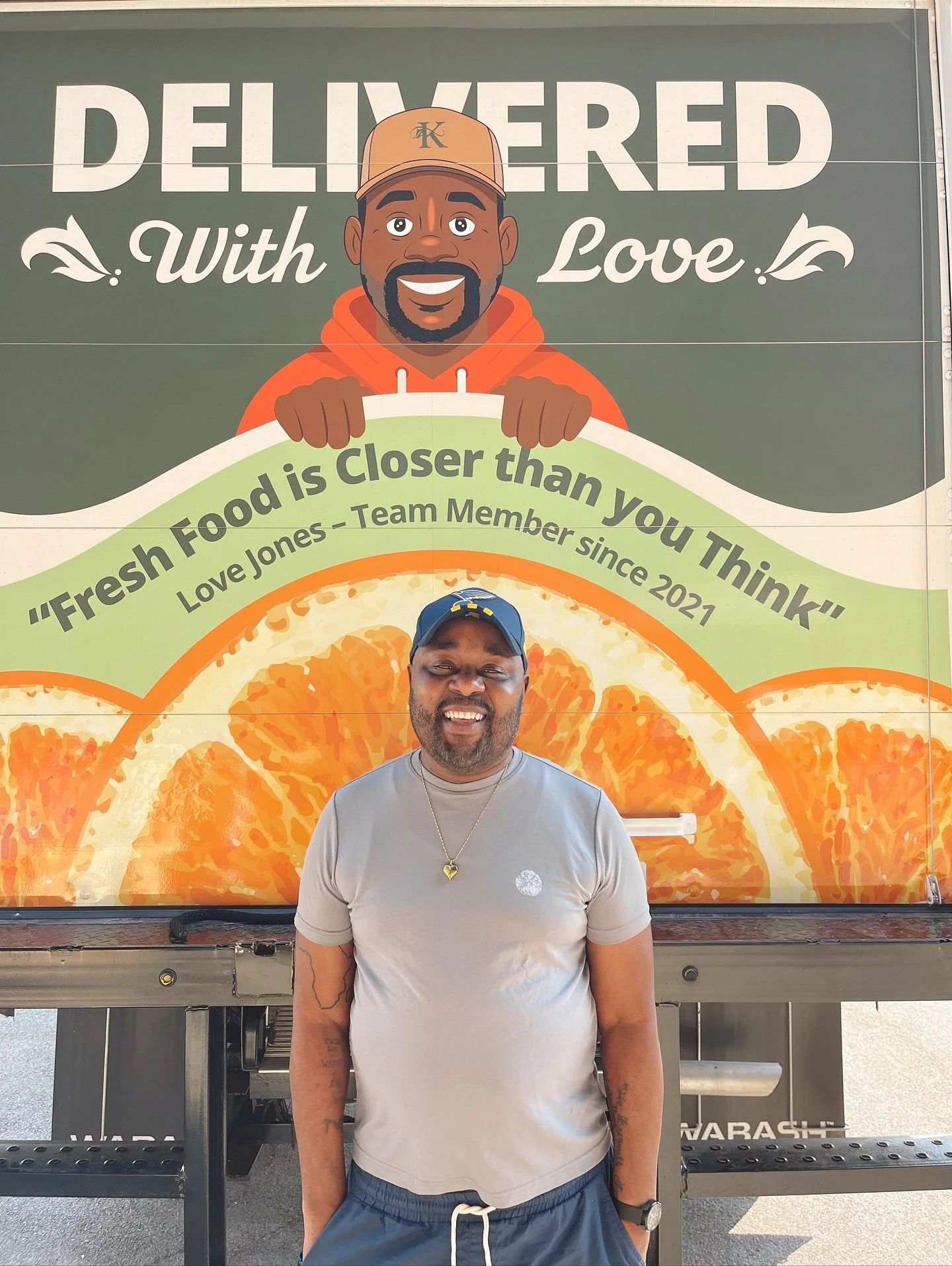 🚚💛 This one means a little more than just a new design.
Our new truck wraps are officially hitting the road — and on the back, you’ll find something close to our hearts 💞 an illustration of Love, his quote “Fresh food is closer