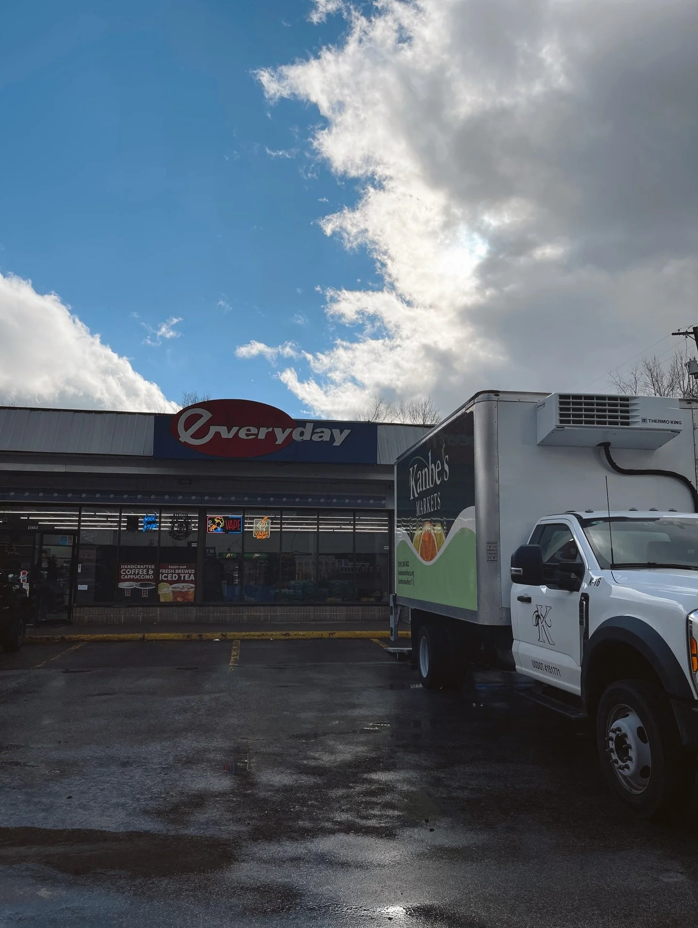 Fresh food. Every day. Even in the rain. 🌦️🍊🚛

#freshfooddaily #kansascitymo #kansascityks #nonprofitorganization #foodaccess