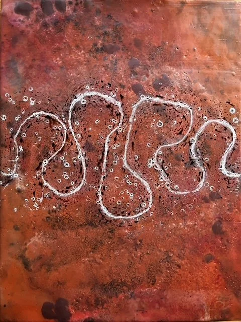 "EARTHLY WATERS" | Encaustic | 30 x 40cm | 2026.
Dry or running, waterways across Australian desert scapes are central to First Nations' song lines. As they meander he landscape they etch moving scars over time to remind us all of the longstanding re