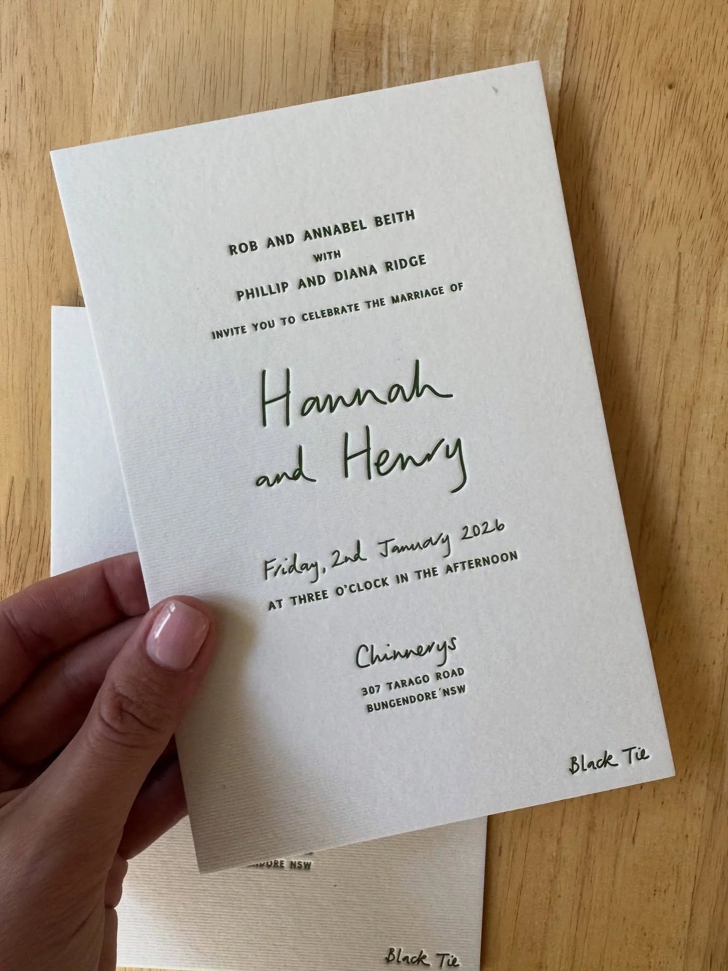 Hand lettering beautifully embossed by @peterkinpaper for a countryside summer wedding. 

Forever in awe that my handwriting lives on in moments like these. Swipe for texture details 🤌🏼

#handmadestationery #weddinginvitations #bespokeweddingstatio