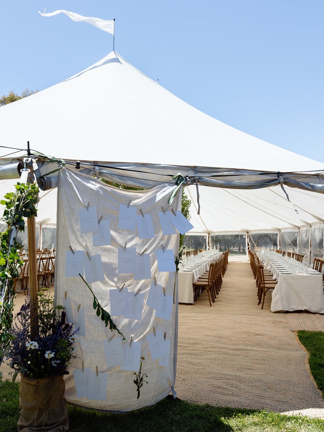 The most picturesque wedding for the beautiful Hannah &amp; Henry earlier this summer 🤍 so much love for this one 

#weddingstationery #stationery #bespokestationery #bespoke