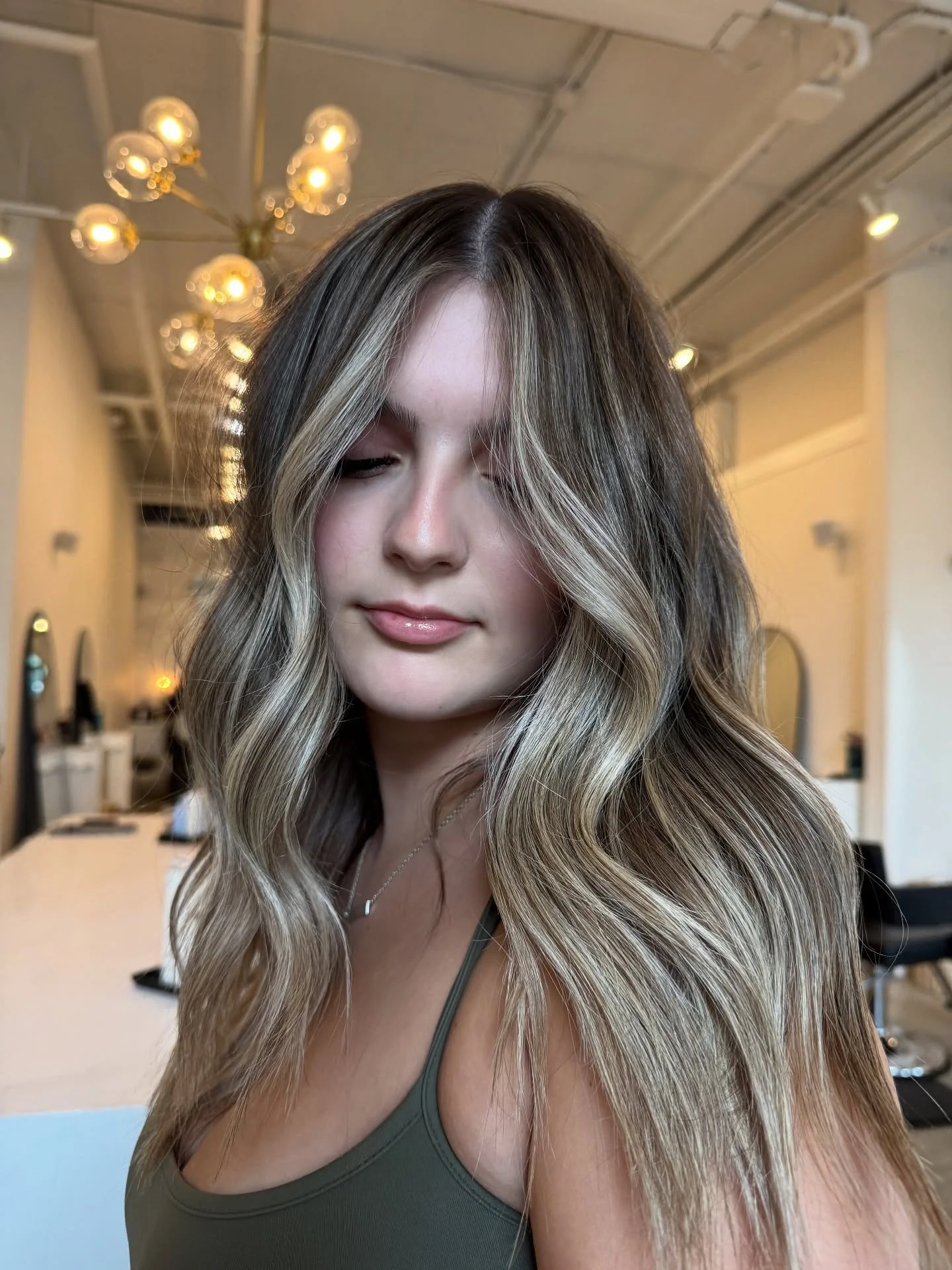 Low maintenance, high impact 💫 

Created by @sarahstyles.hair 
.
.
.
.
.
.
#blonde #blondebabylights #blondebalayage #haircut #hairstyles #whiterocksalon #vancityhair #vancouversalon #salon #balayage #balayagedandpainted
