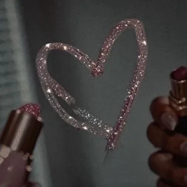 VALENTINE&rsquo;S DAY GIVEAWAY 💕

Because your hair deserves a little love this Valentine&rsquo;s 💭💘

One lucky winner will receive:
✨ A customized K&eacute;rastase Fusio-Dose treatment + blowout
✨ A K&eacute;rastase Chroma Absolu gift set 

To En