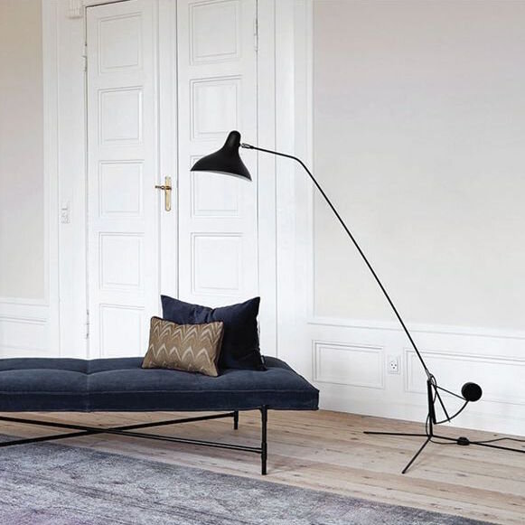 BS1-mantis-floor-lamp-black.jpeg